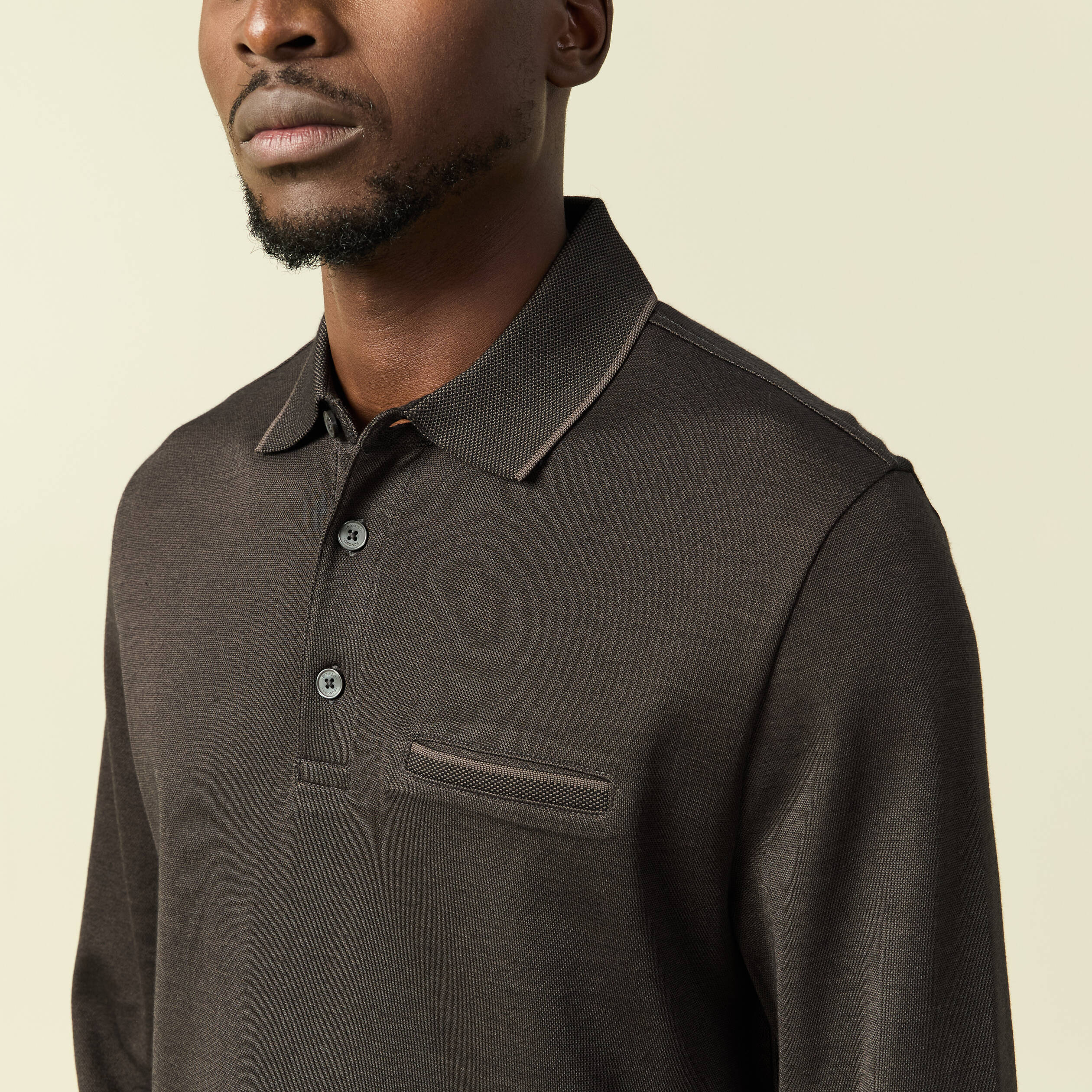 Polo cintr&eacute; manches longues marron fonc&eacute; homme