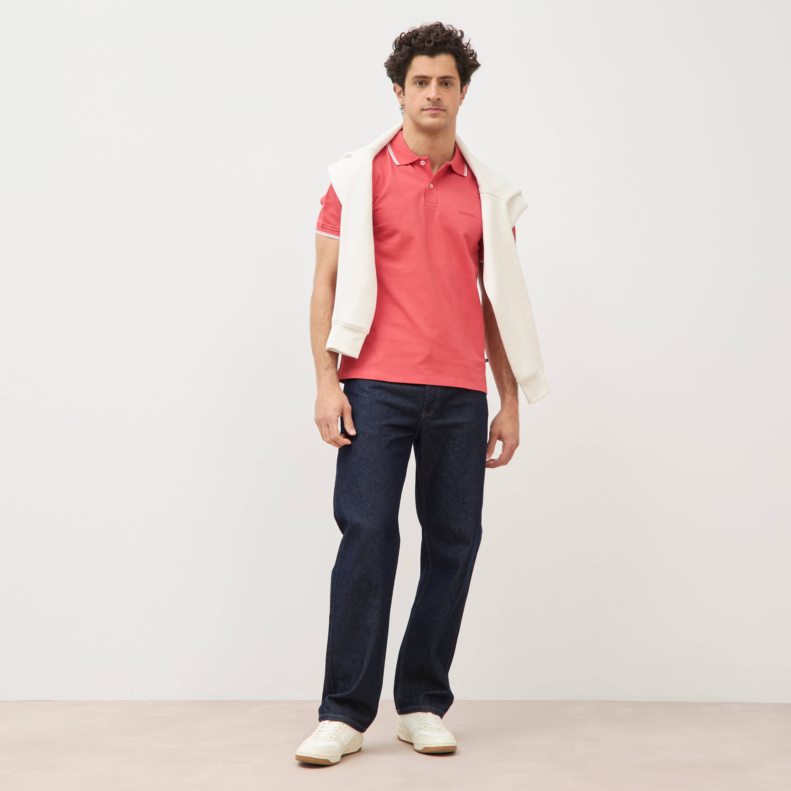 Polo cintr&eacute; en coton manches courtes rouge corail homme