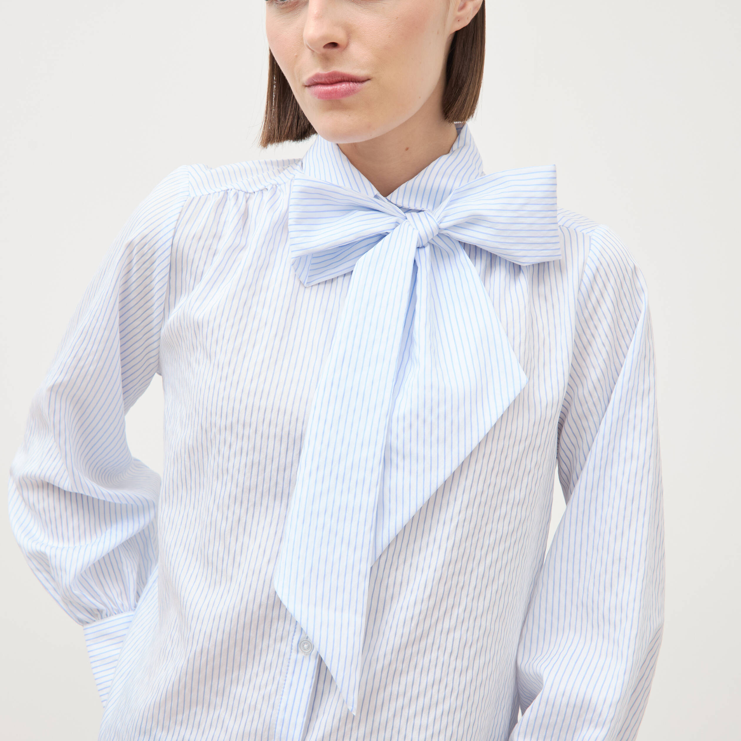 Chemise manches longues col am&eacute;ricain bleu ciel femme