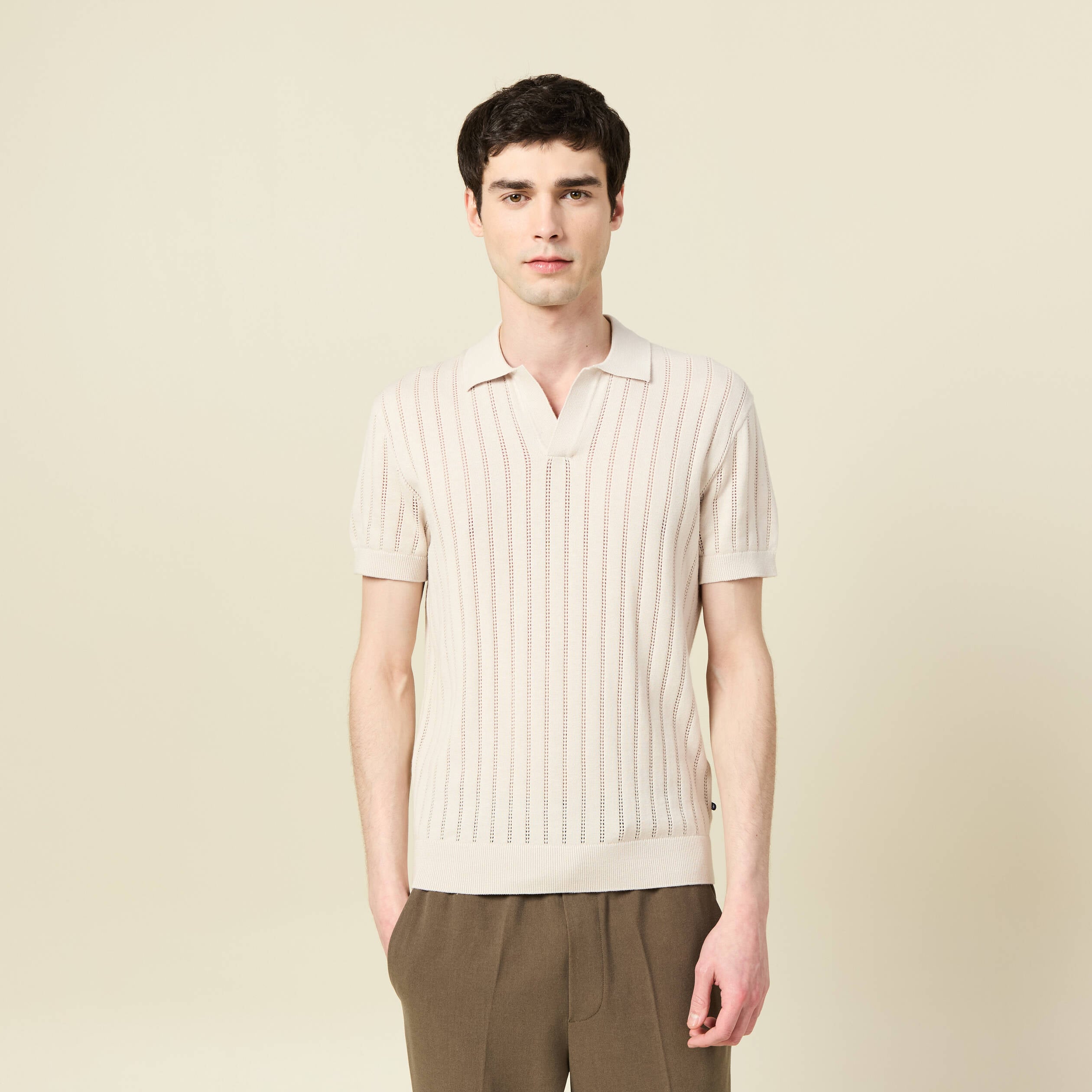 Polo cintr&eacute; col cubain manches courtes sable homme