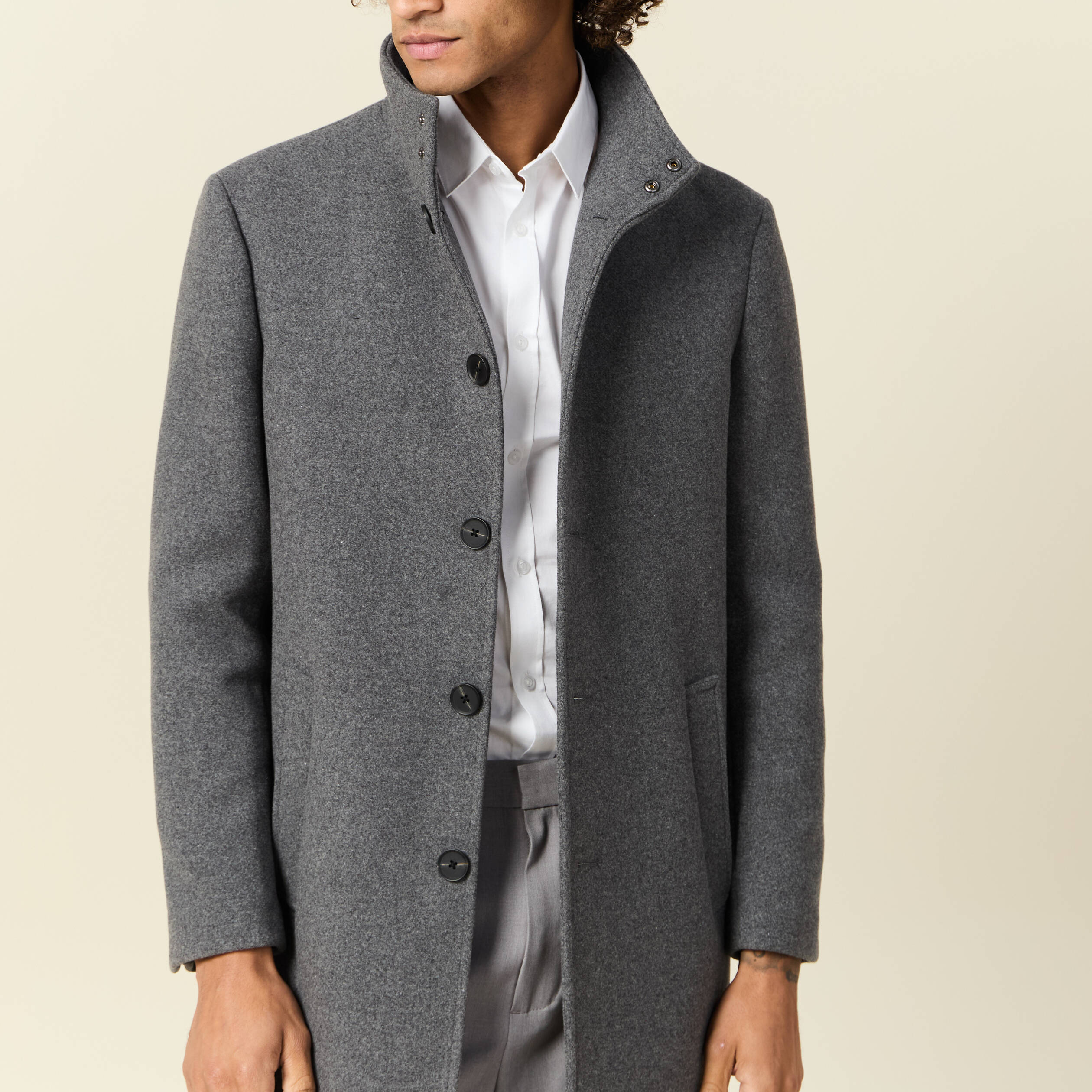 Manteau ajust&eacute; boutonn&eacute; gris fonc&eacute; homme
