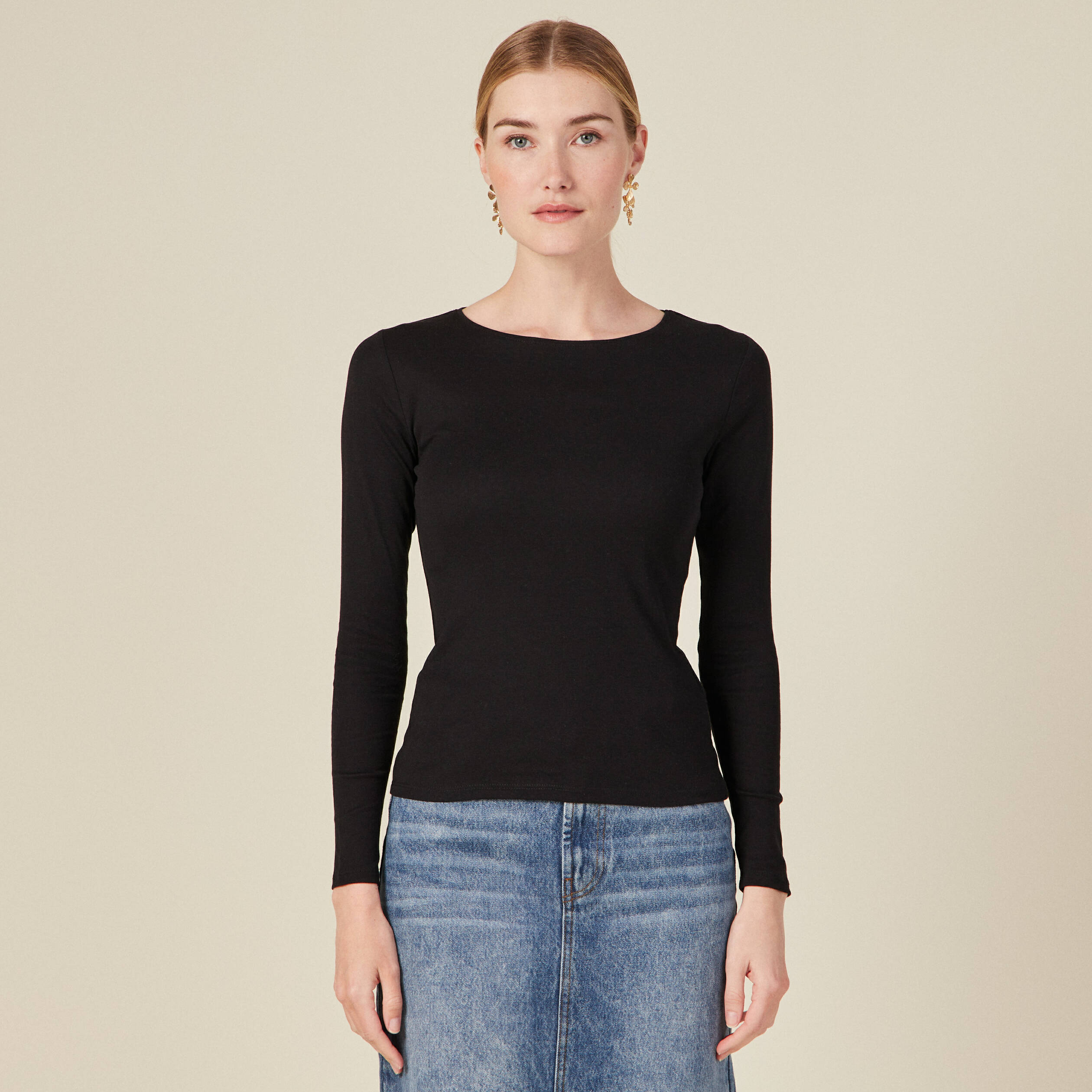 T-shirt cintr&eacute; manches longues col rond noir femme