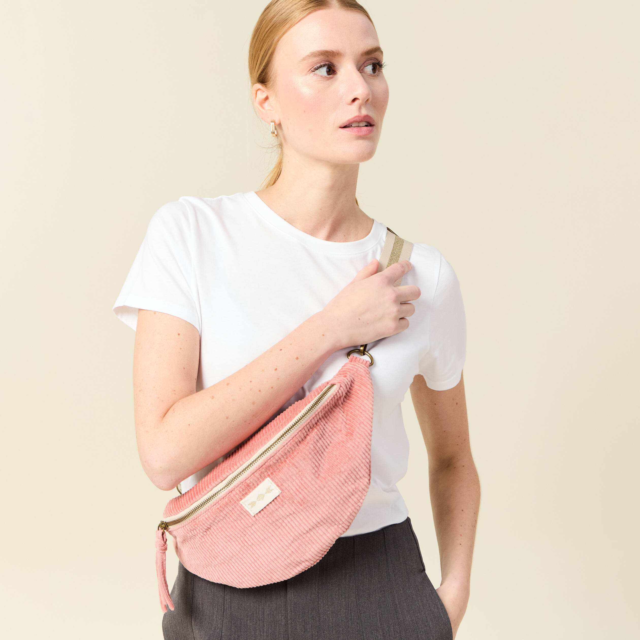 sac banane velours cotele rose pastel femme Sac banane velours côtelé rose pastel femme
