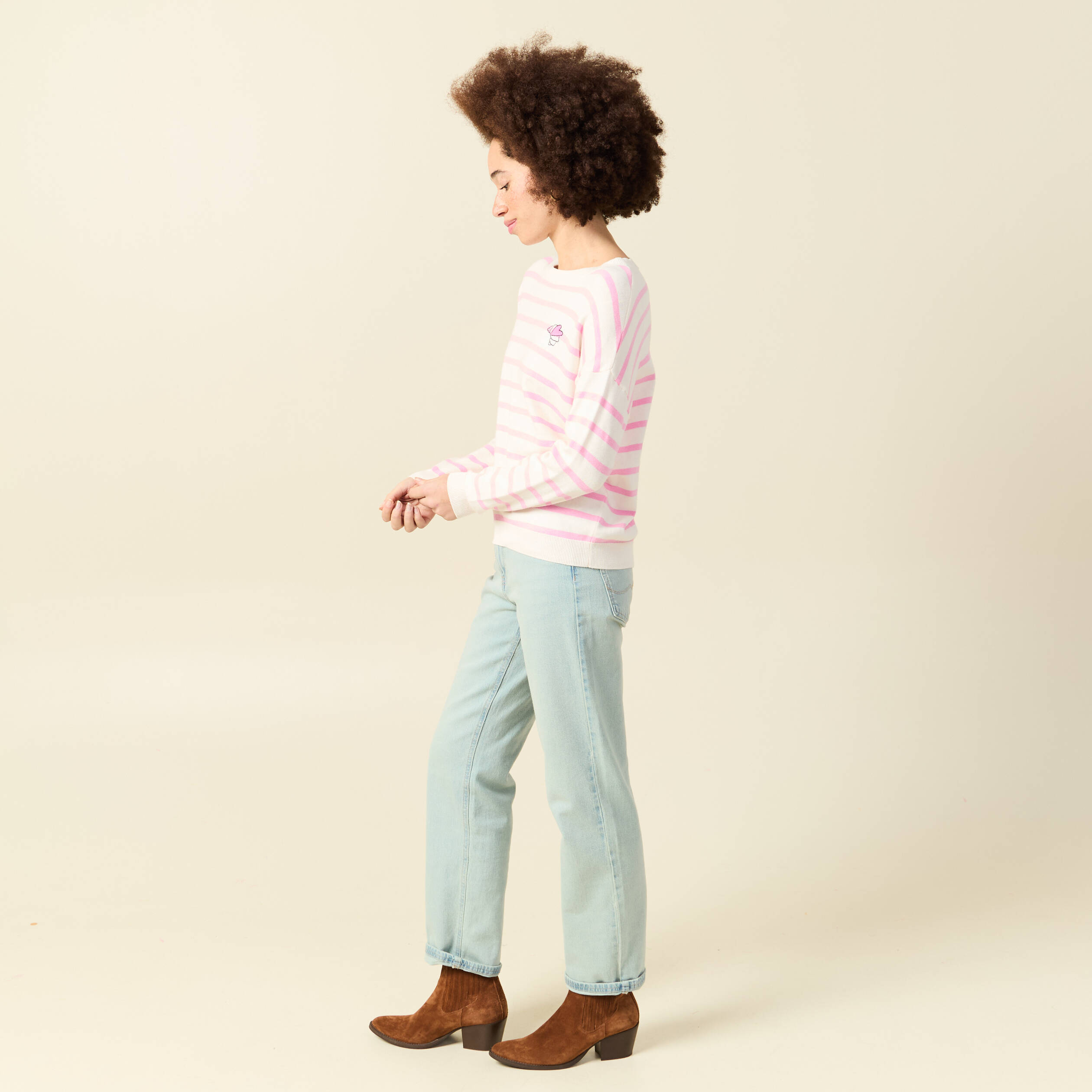 Pull col rond manches longues broderie rose clair femme