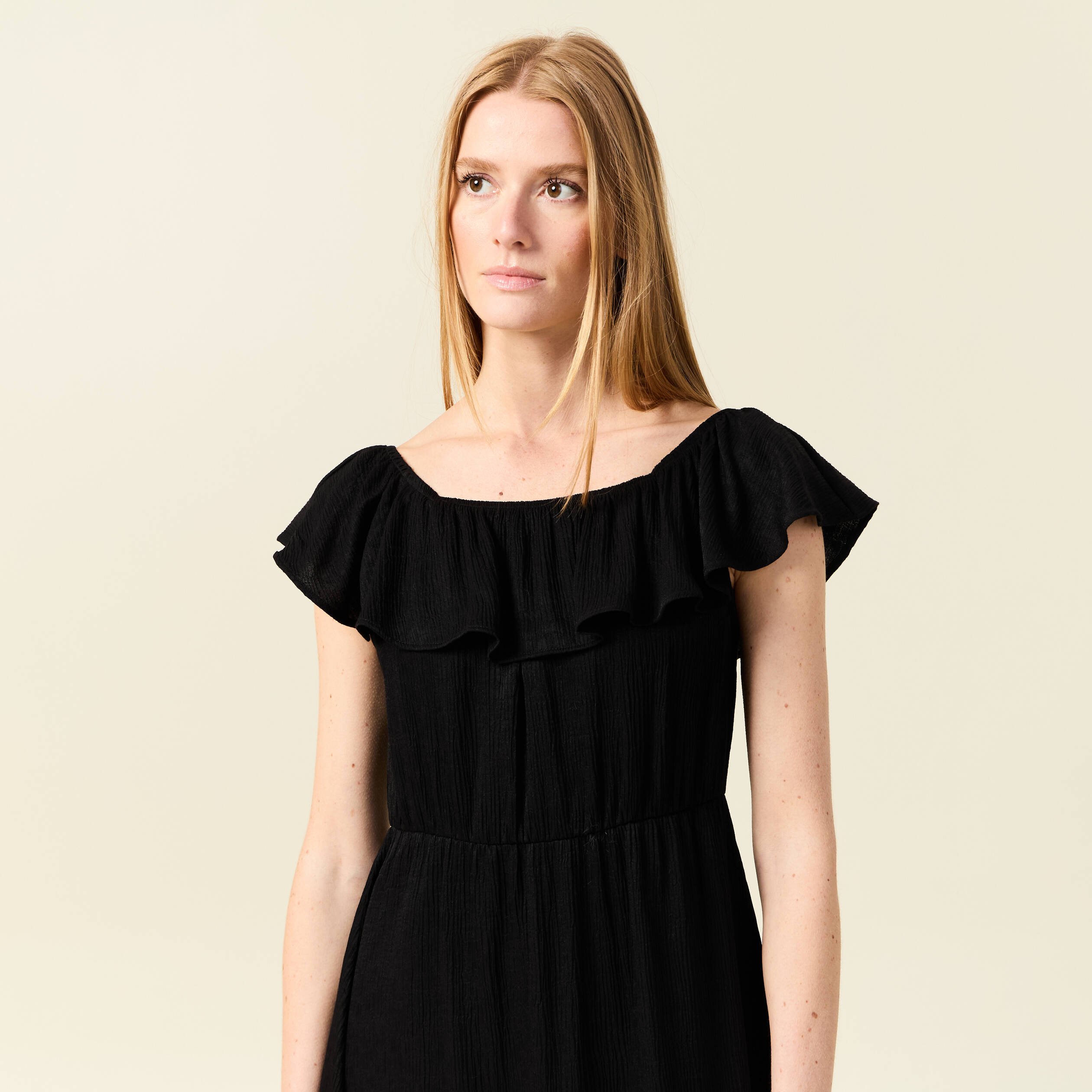 robe col carre manches courtes noir femme Robe col carré manches courtes noir femme