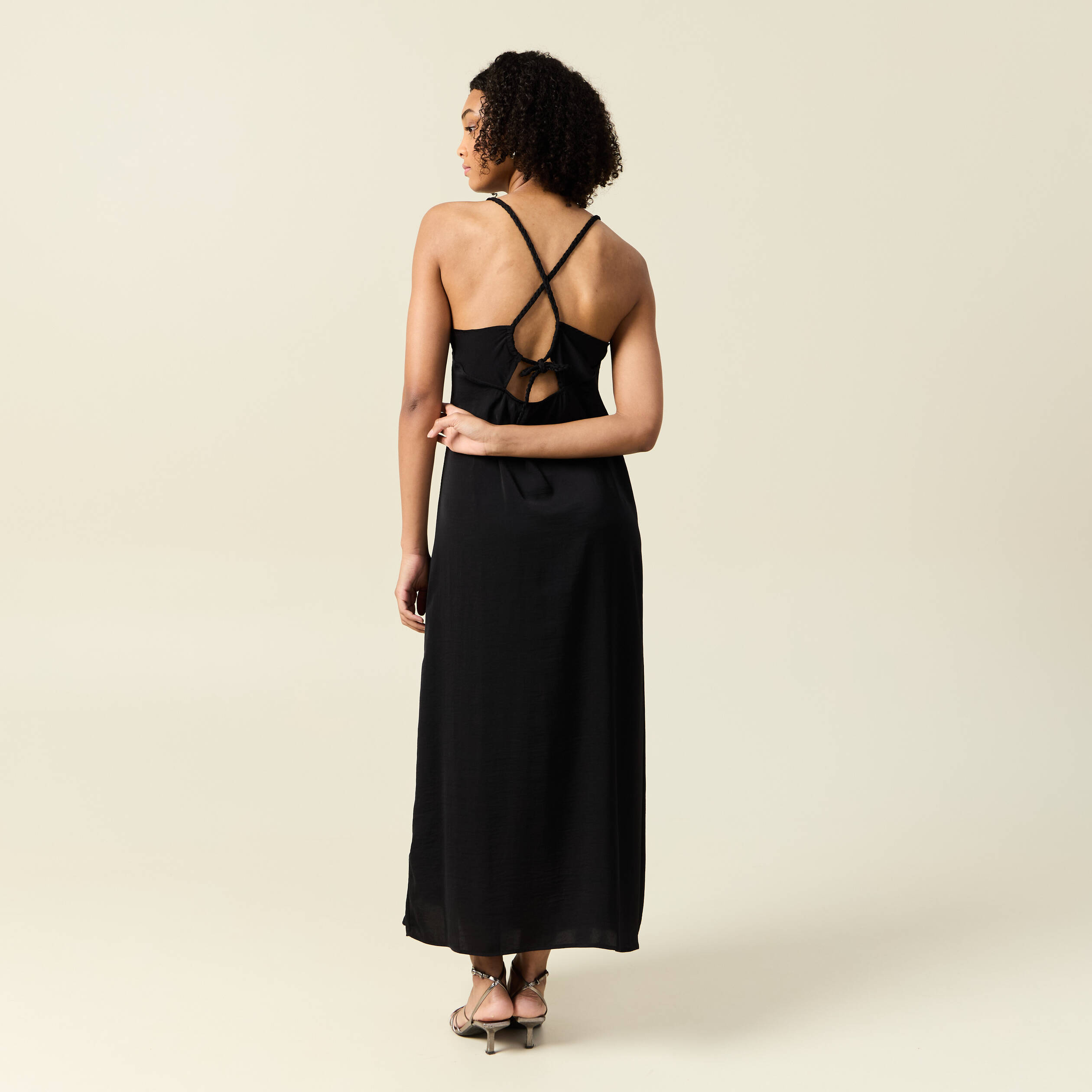 Robe longue droite satin noir femme