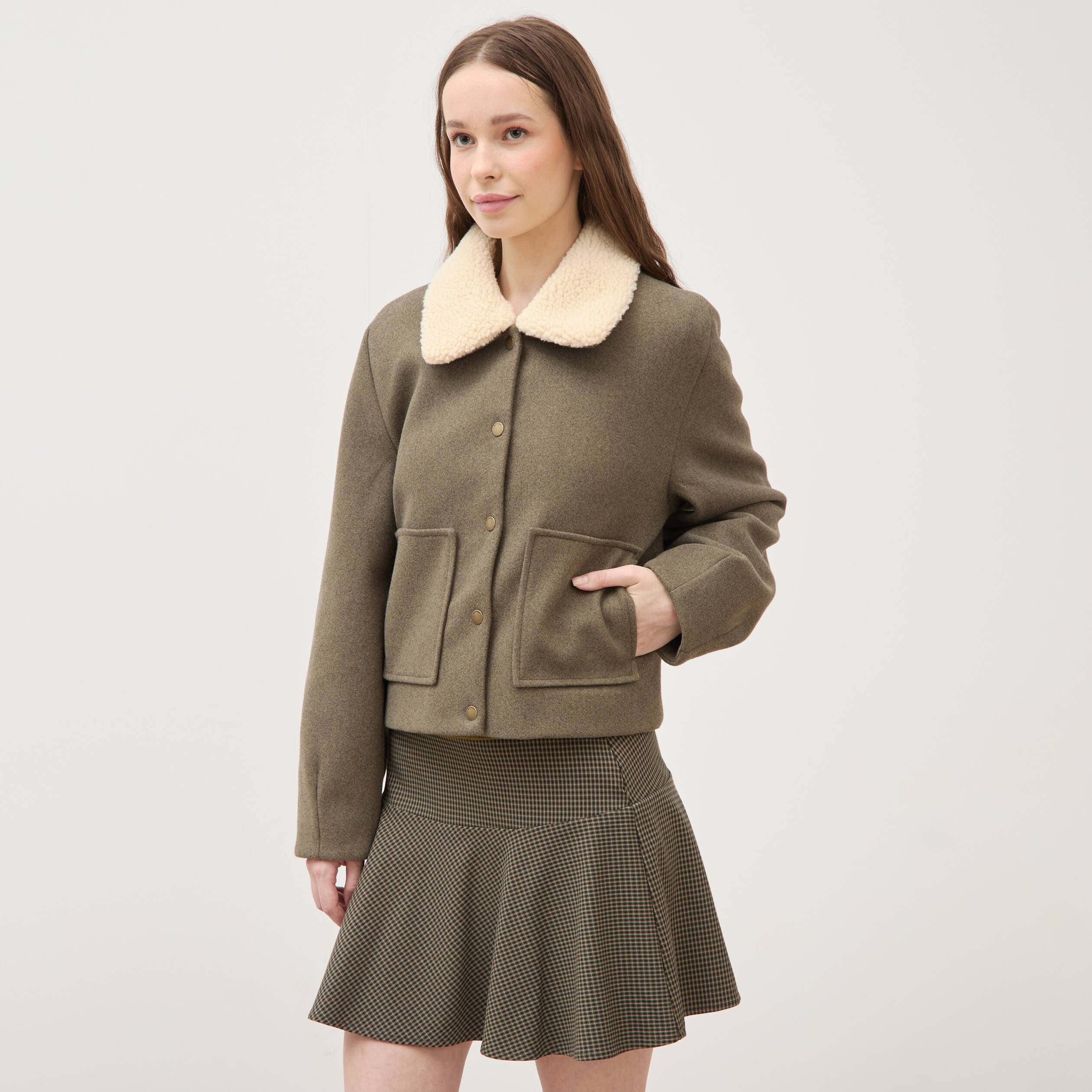 Blouson court oversize col sherpa vert kaki femme