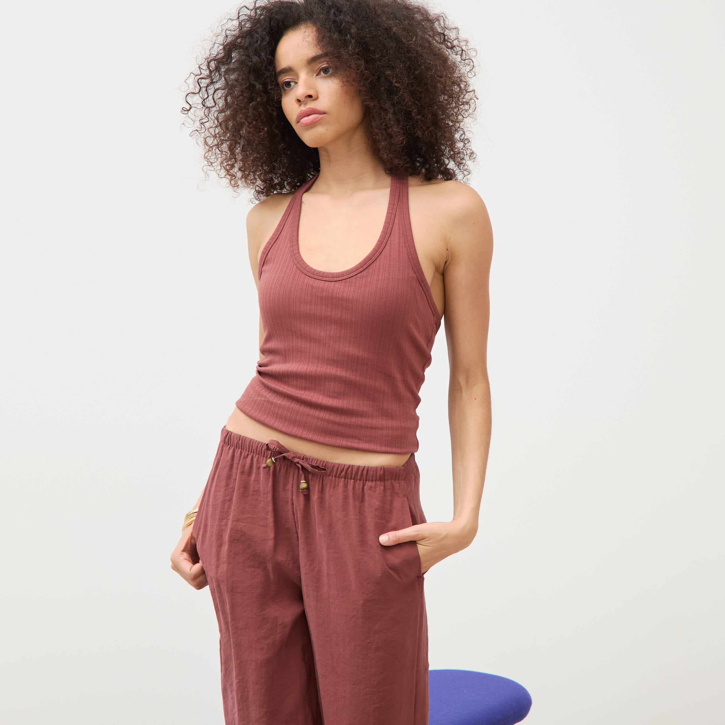 D&eacute;bardeur d&eacute;collet&eacute; brassi&egrave;re int&eacute;gr&eacute;e marron cognac femme