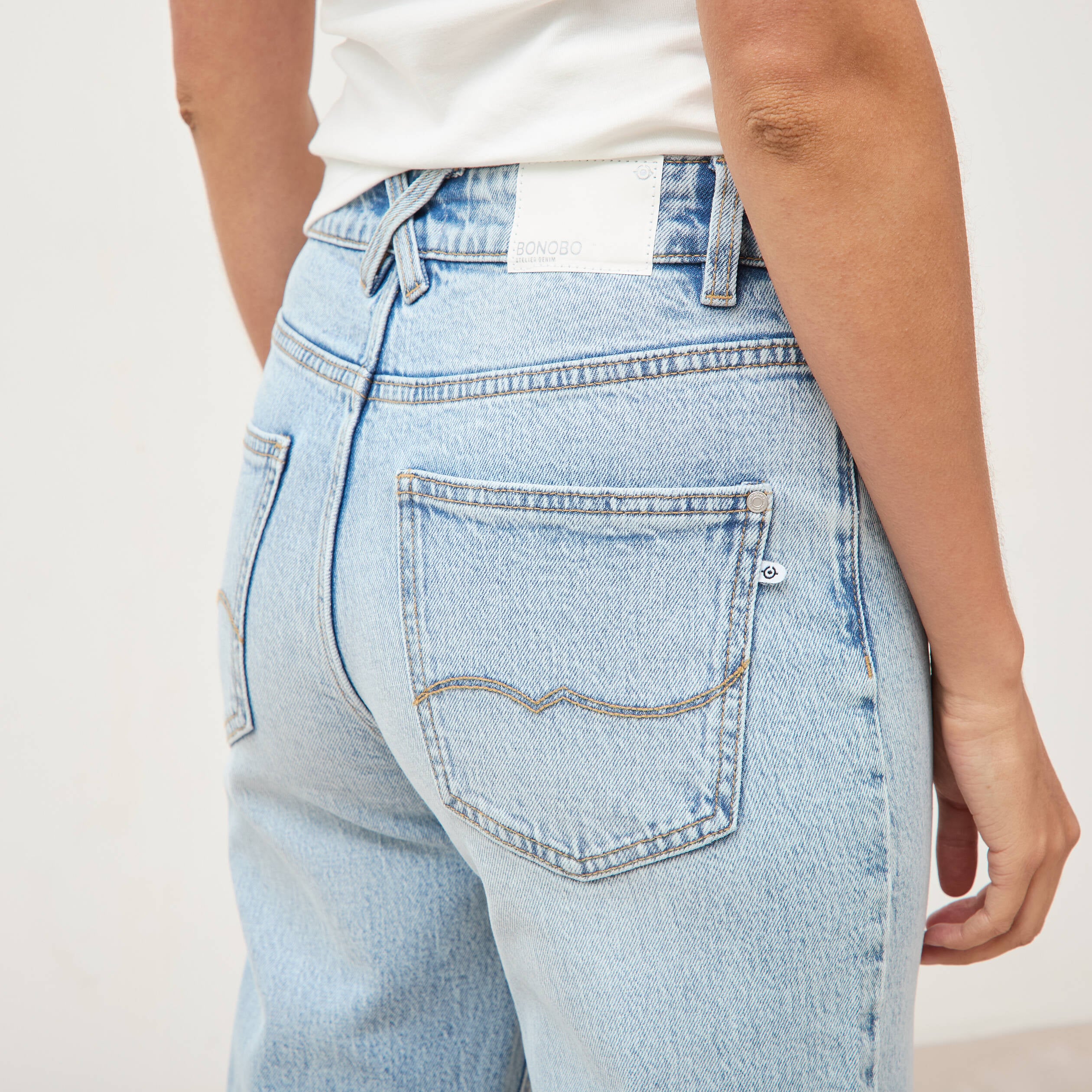 Jeans straight 7/8&egrave;me taille haute denim bleach femme