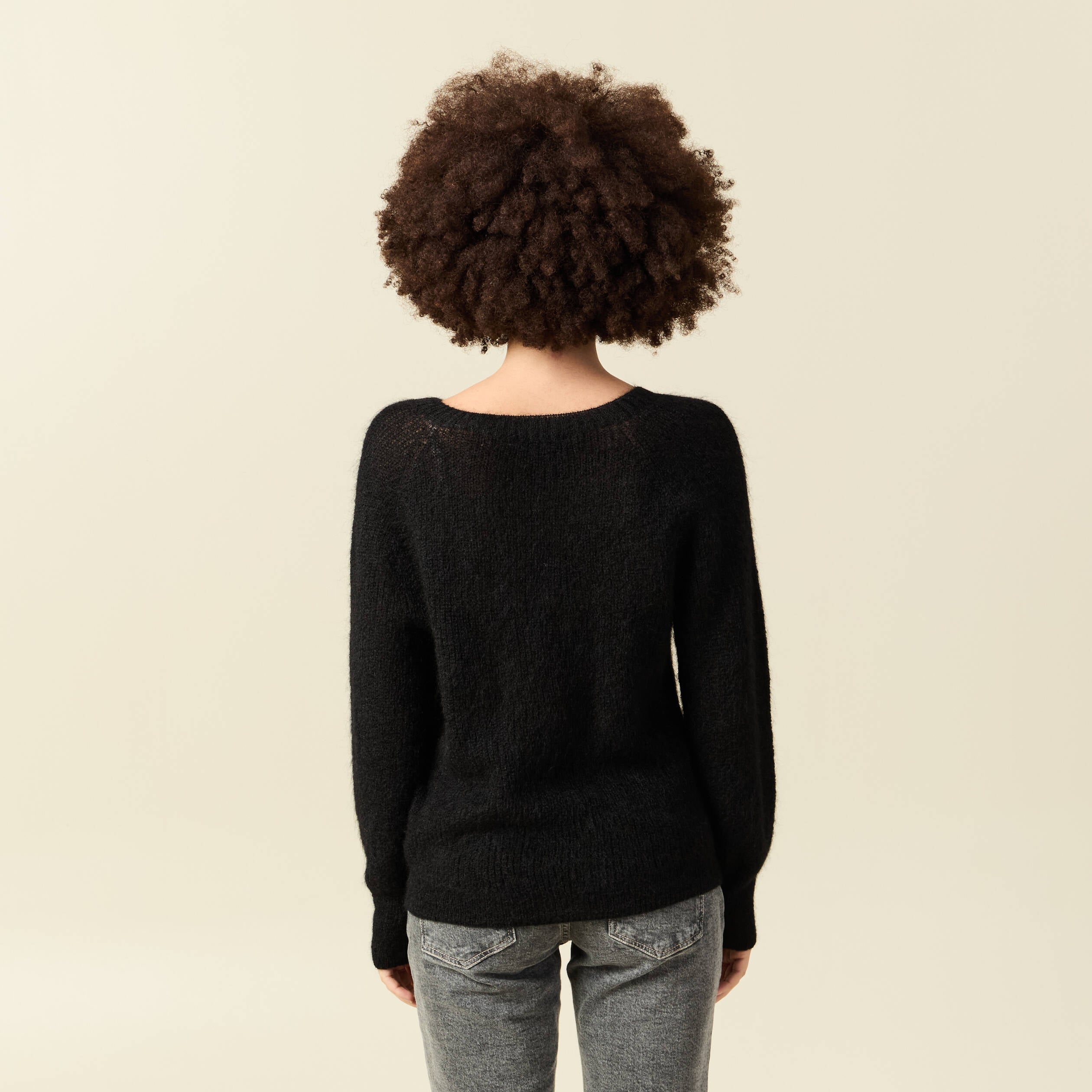 Pull manches longues col rond noir femme