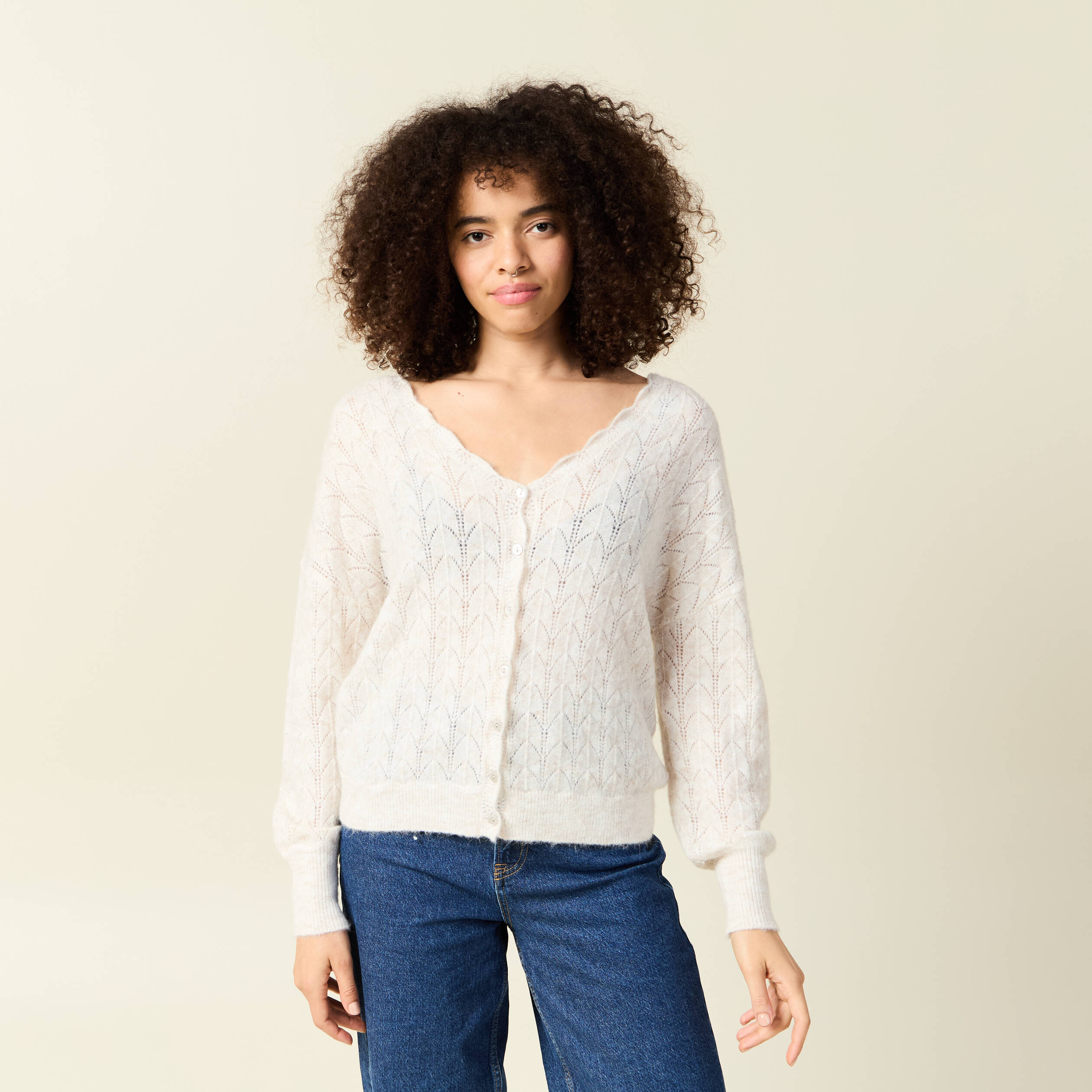 Gilet ajour&eacute; col V manches longues ecru femme