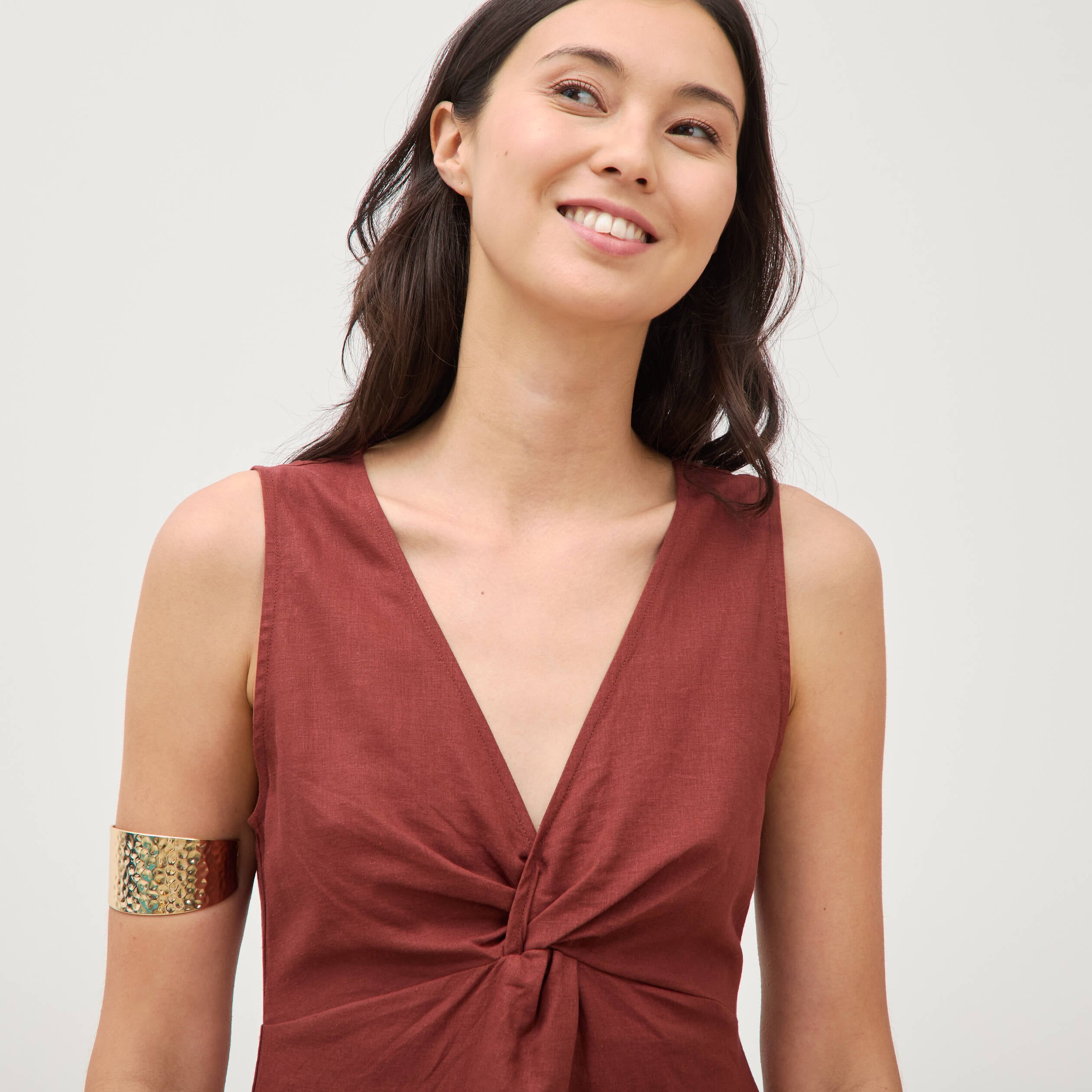 Robe sans manches col v marron cognac femme
