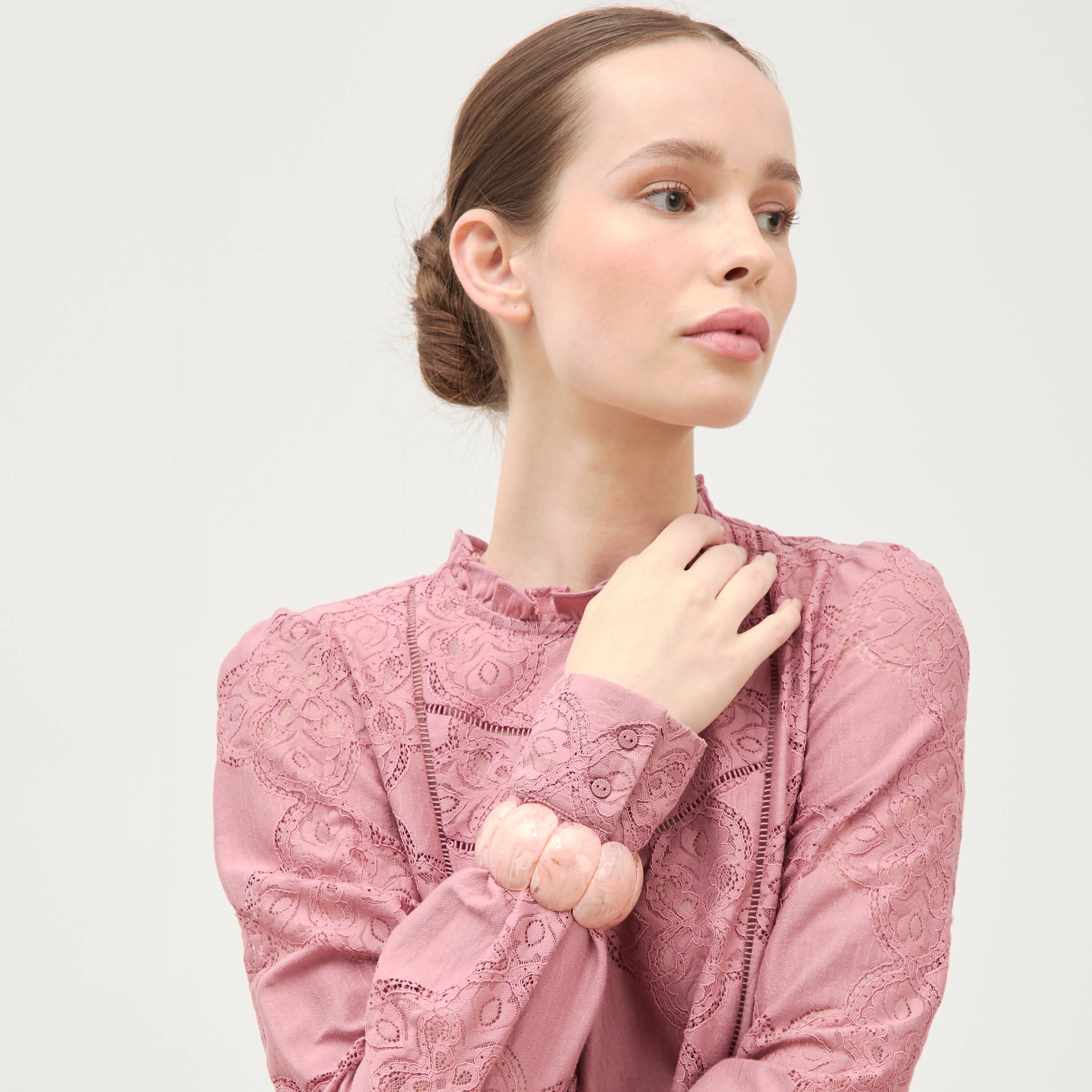 Blouse cintr&eacute;e dentelle manches longues vieux rose femme