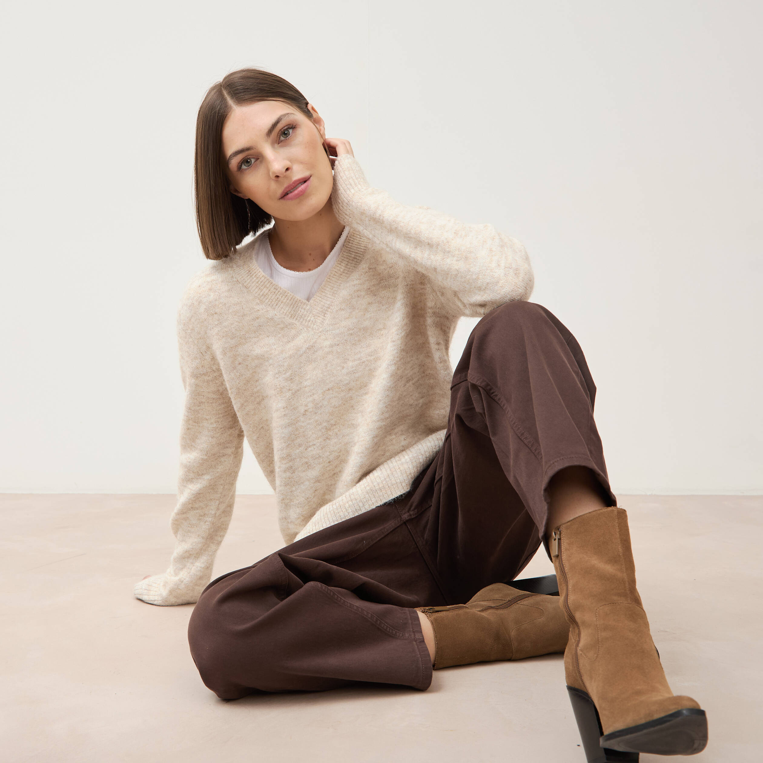 Pull droit col v manches longues creme femme