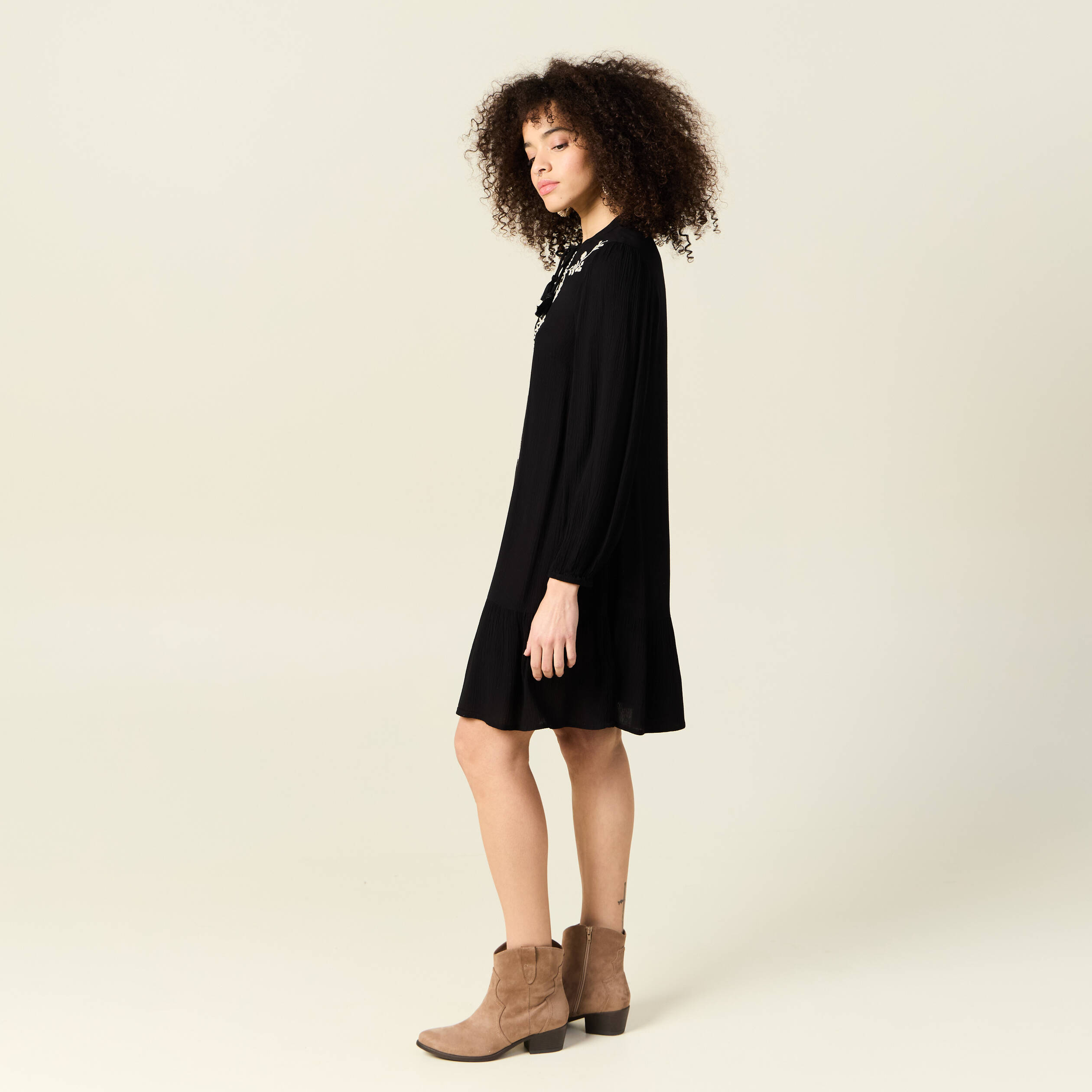robe evasee broderie noir femme Robe évasée broderie noir femme