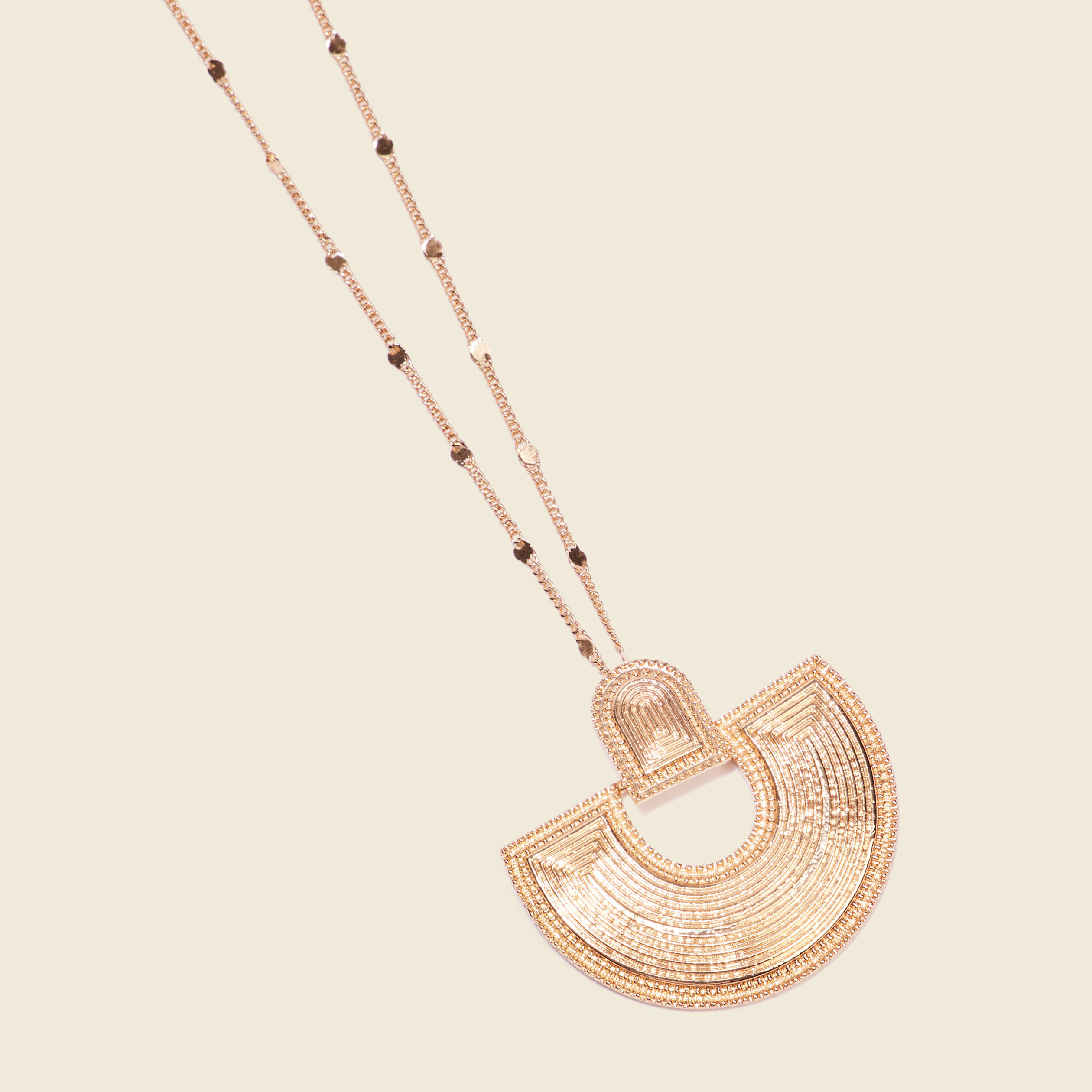 collier avec pendentif couleur or femme Collier avec pendentif couleur or femme