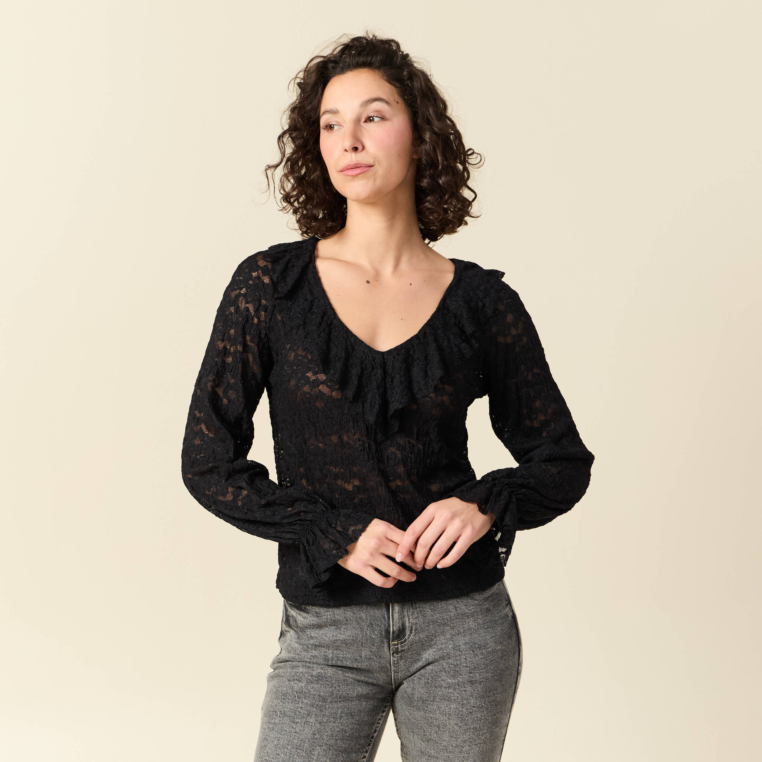 Blouse droite courte manches longues noir femme