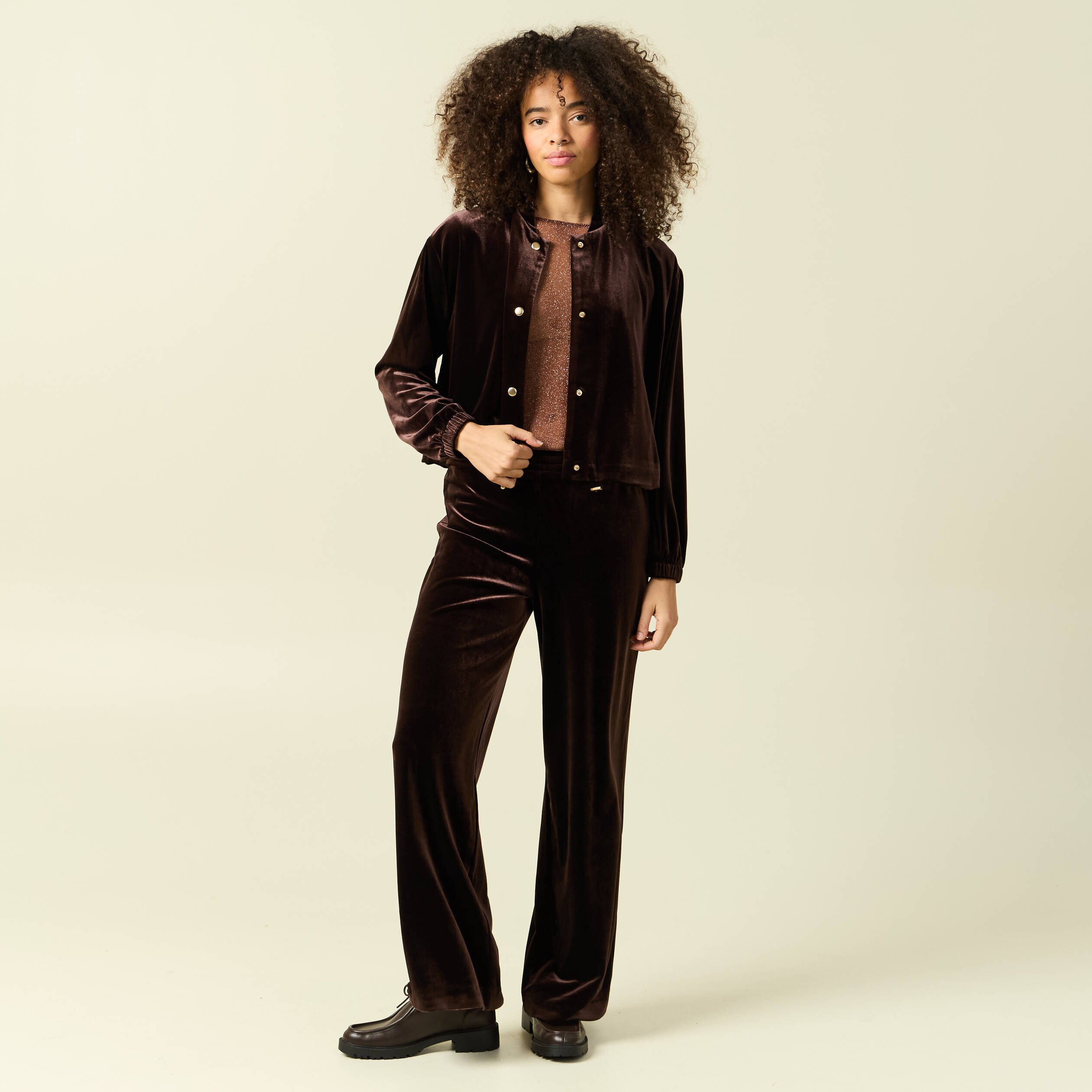 Pantalon large taille haute en velours marron fonc&eacute; femme