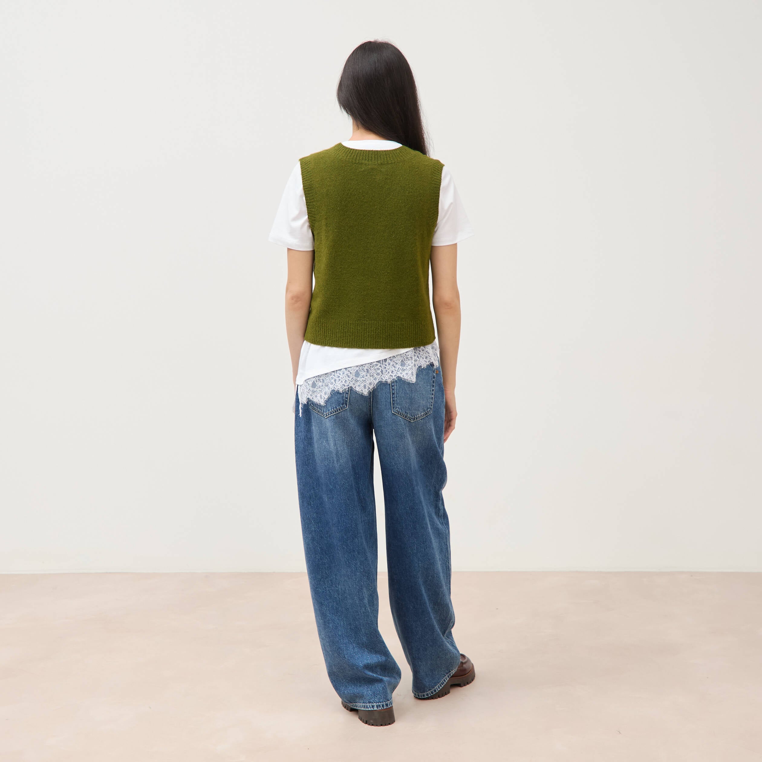 Pull sans manches col en V vert kaki femme