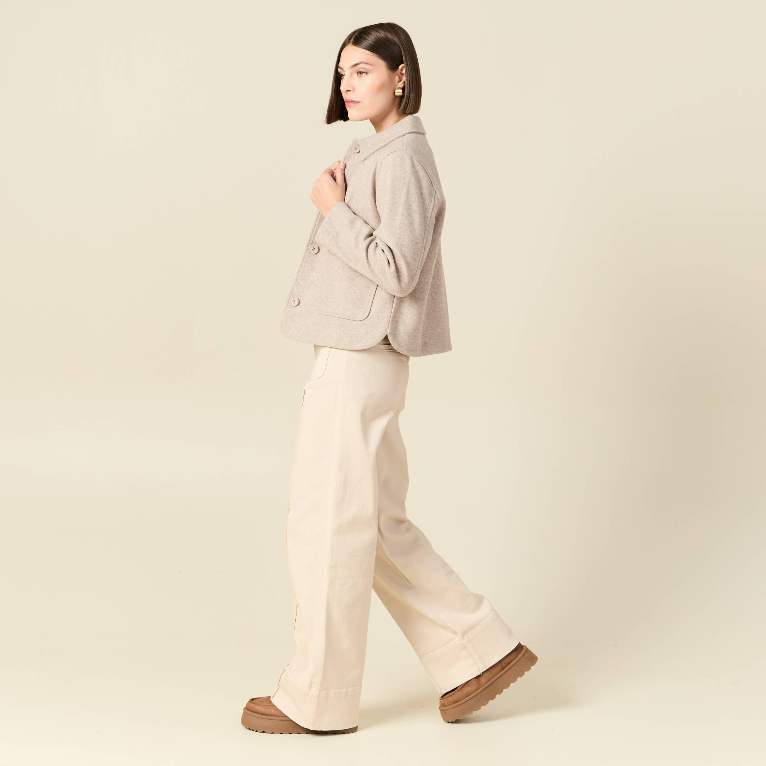 Cardigan droit court col classique creme femme