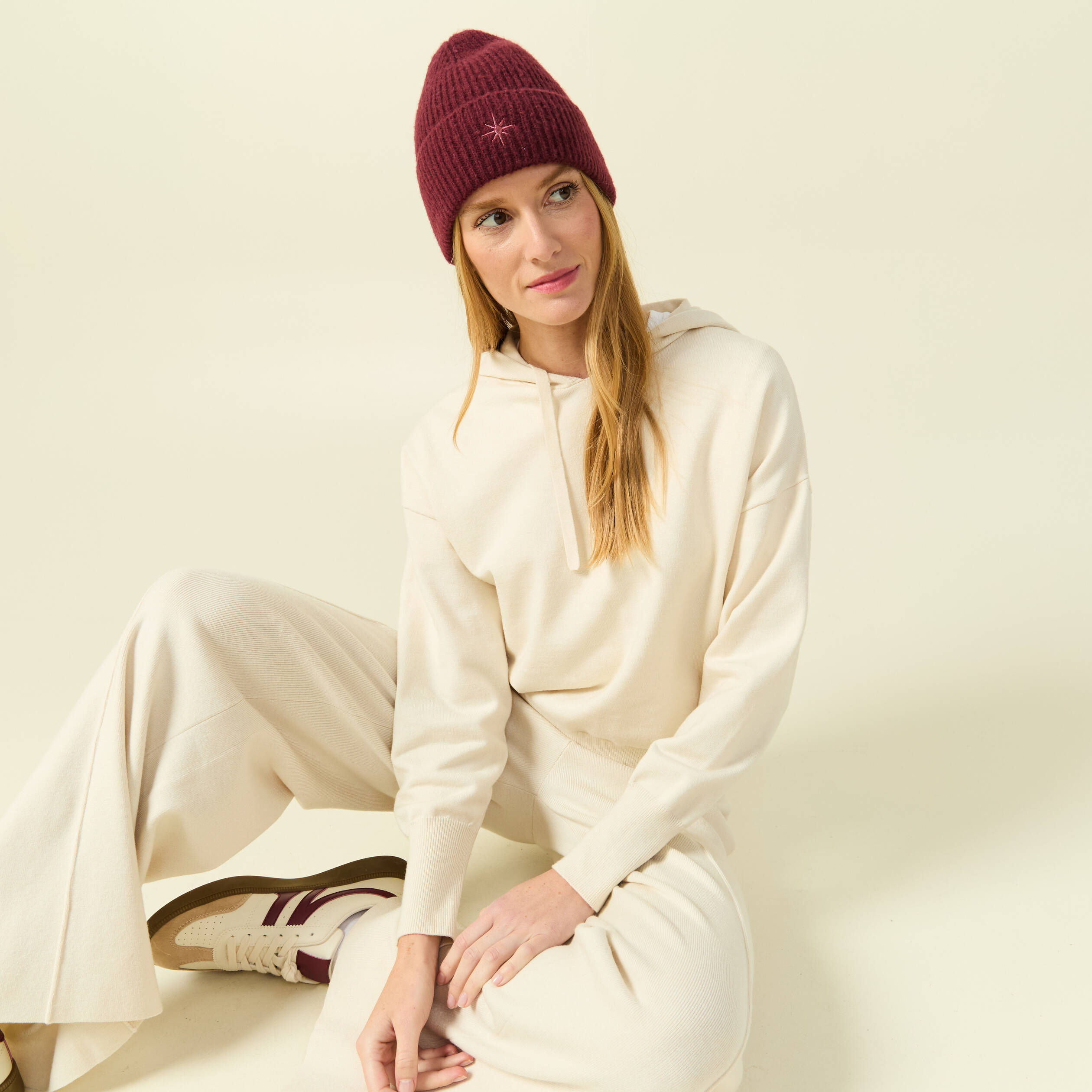 Sweat &agrave; capuche manches longues creme femme