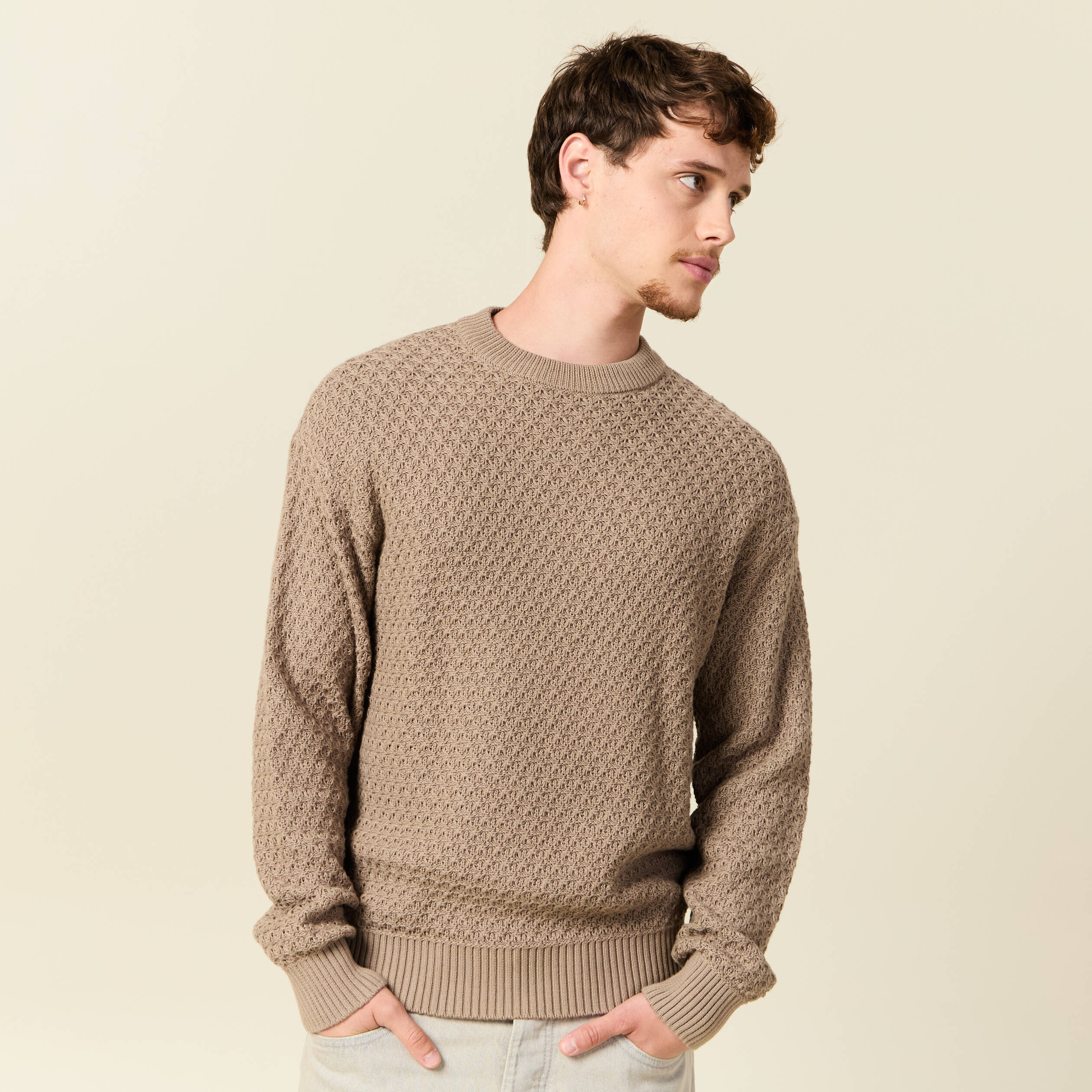 Pull col rond en coton taupe homme
