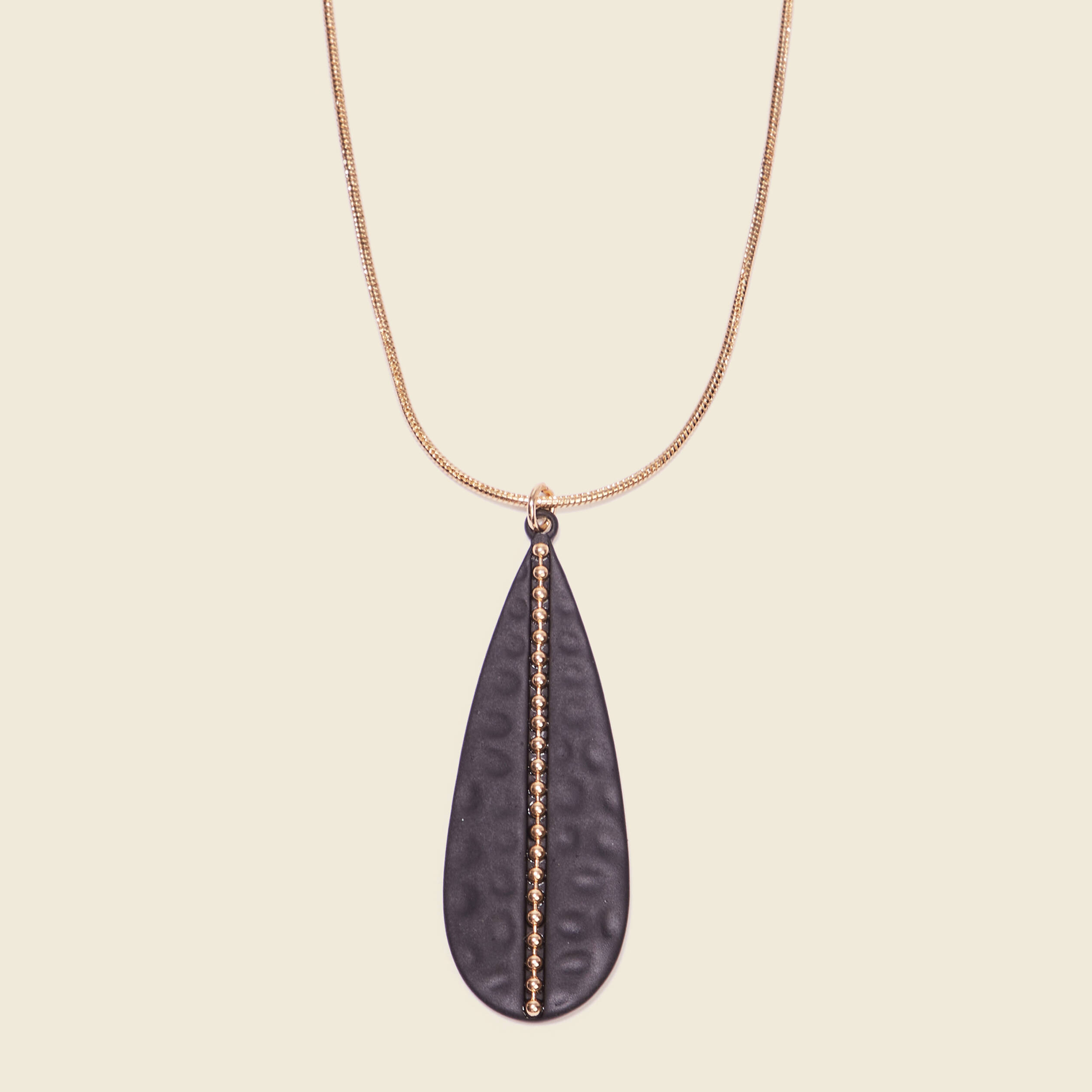 collier avec pendentif noir femme Collier avec pendentif noir femme