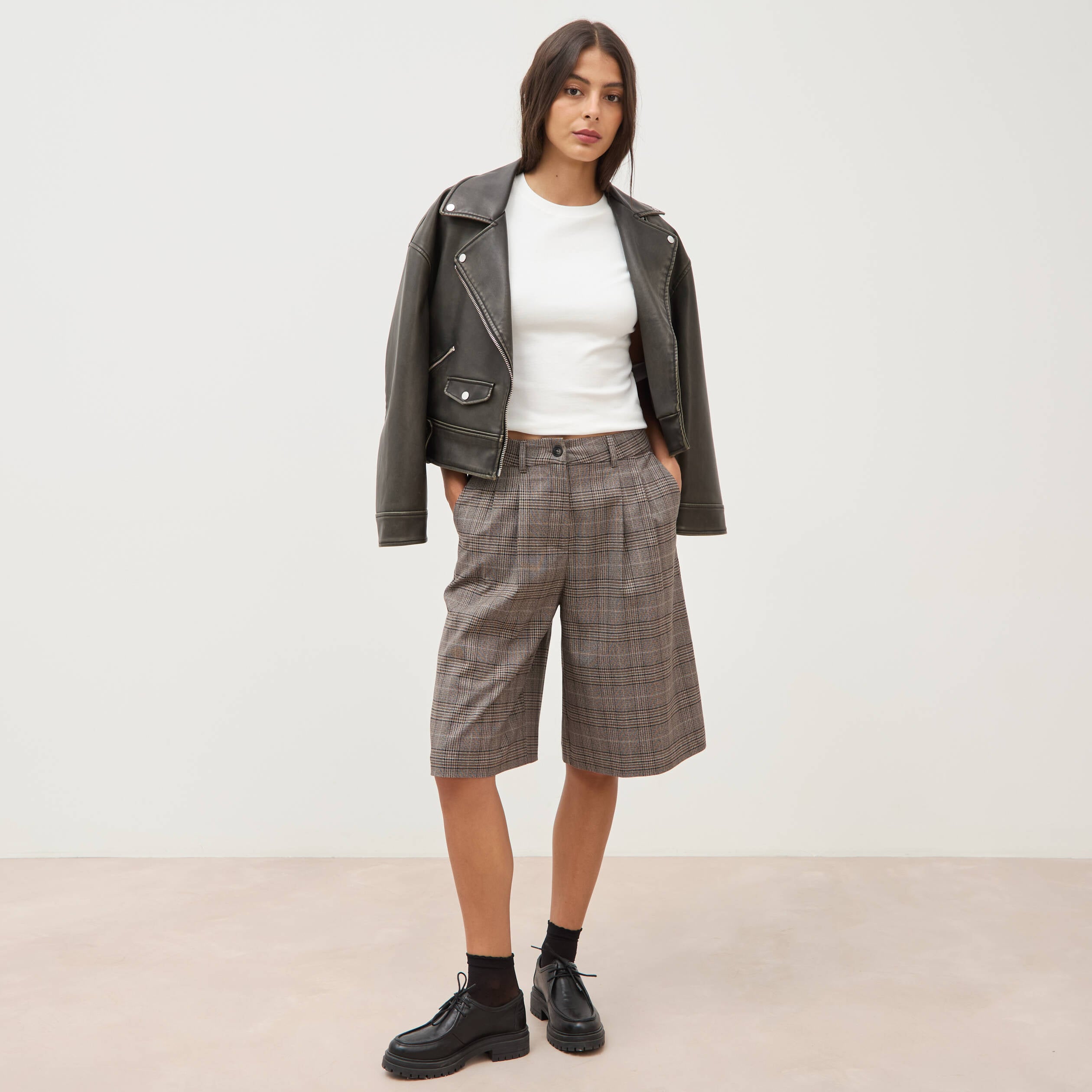 Bermuda large taille haute gris fonc&eacute; femme