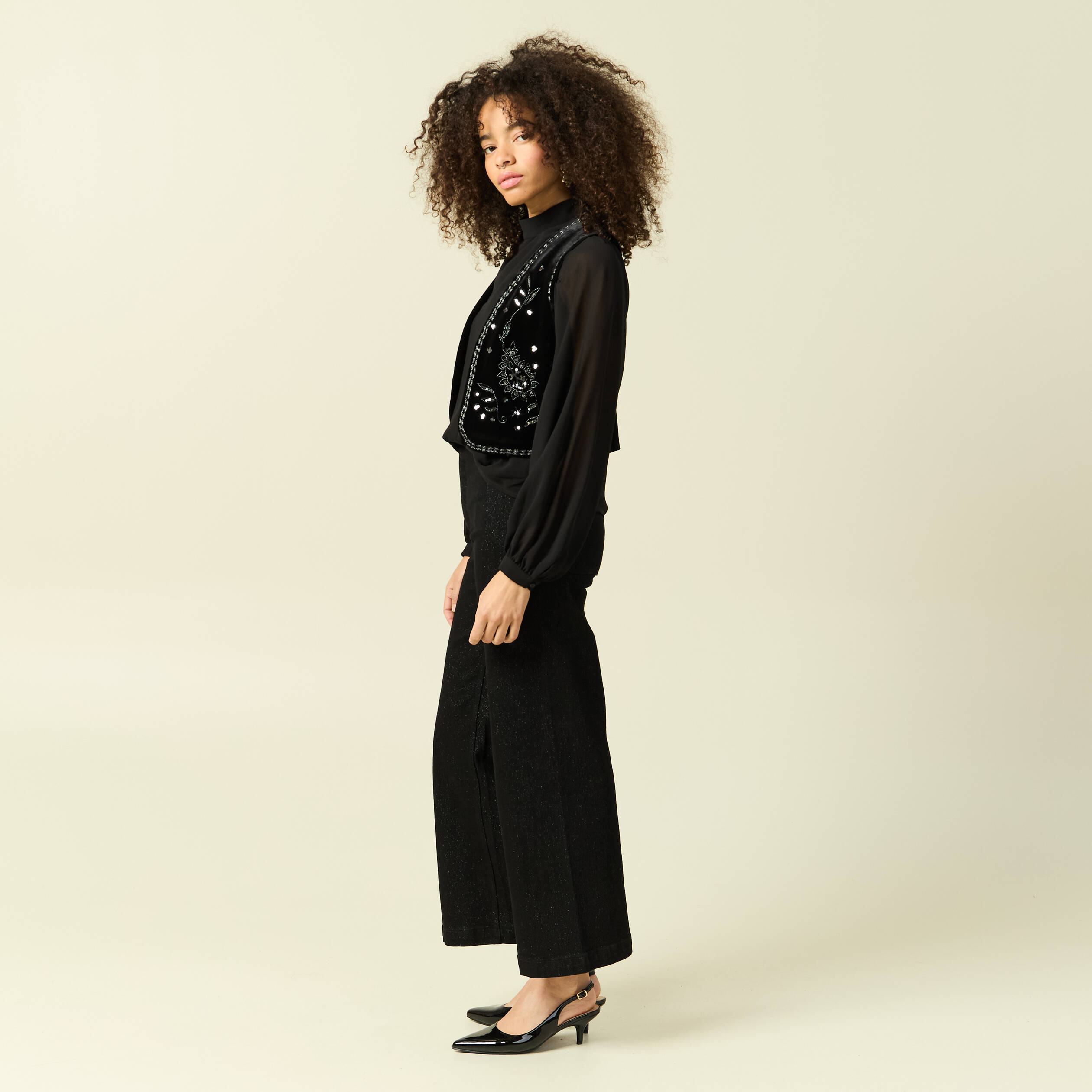 Veston court droit en velours noir femme