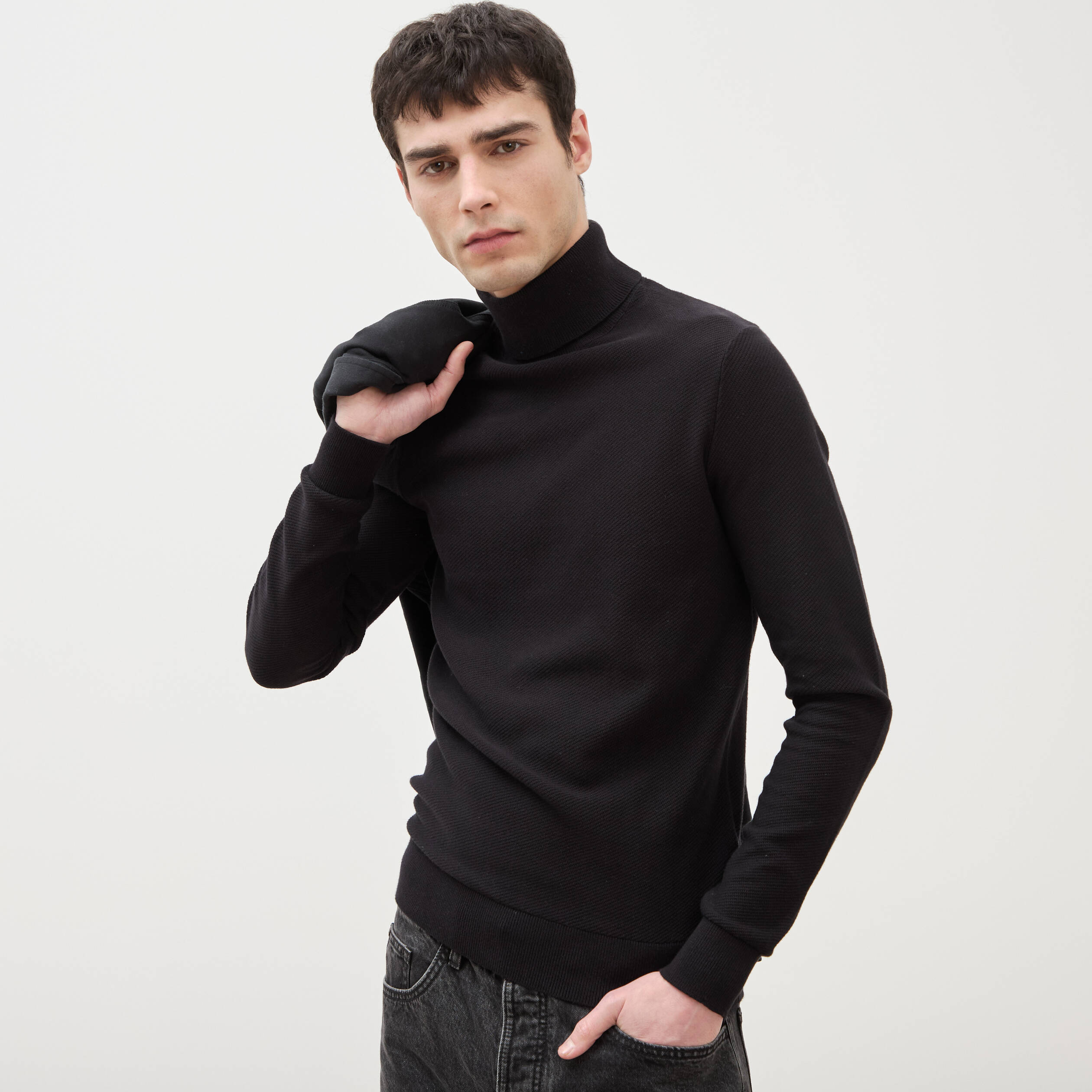 Pull fin col montant manches longues noir homme