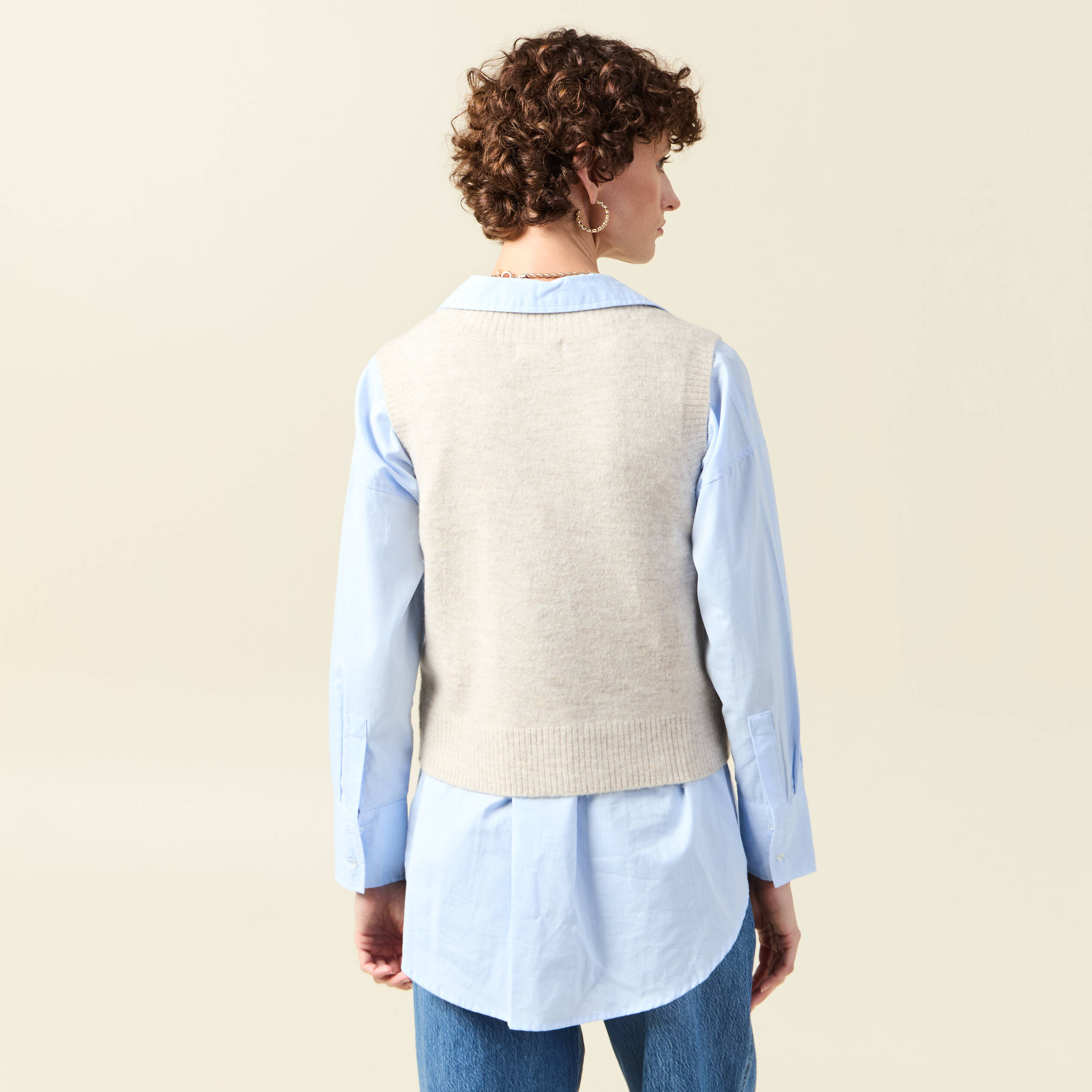 pull sans manches col en v creme femme Pull sans manches col en V creme femme