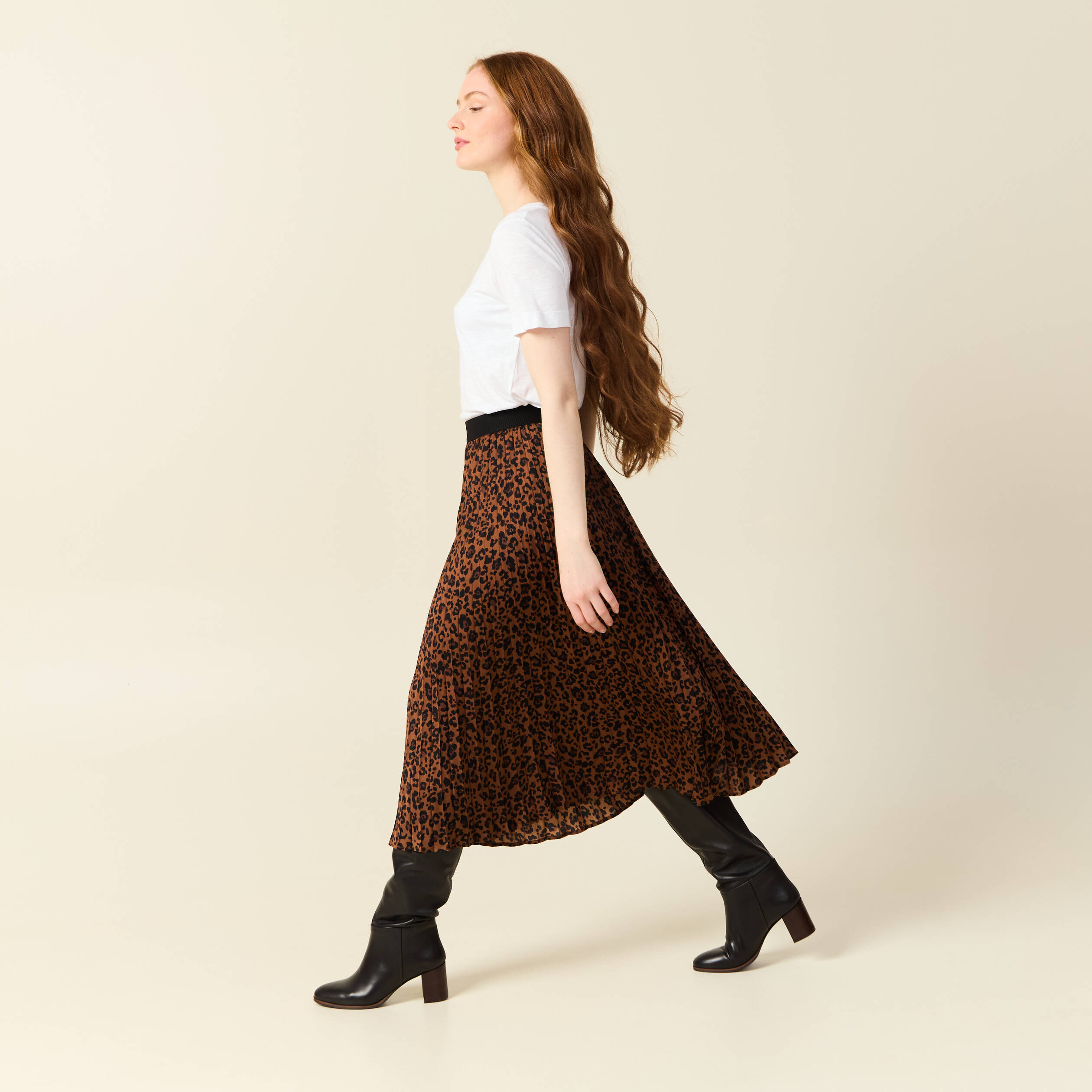 jupe longue droite plissee marron fonce femme Jupe longue droite plissée marron foncé femme