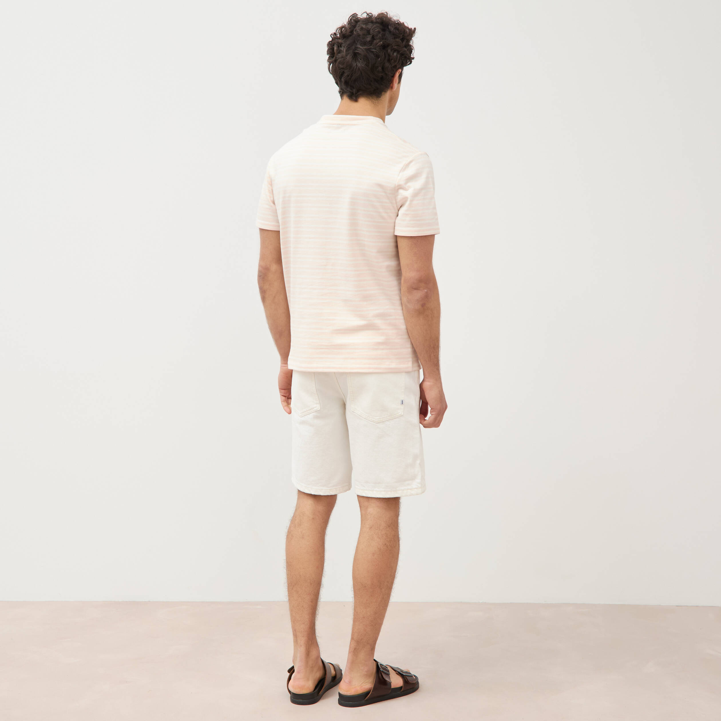 T-shirt ray&eacute; col rond manches courtes rose poudr&eacute;e homme