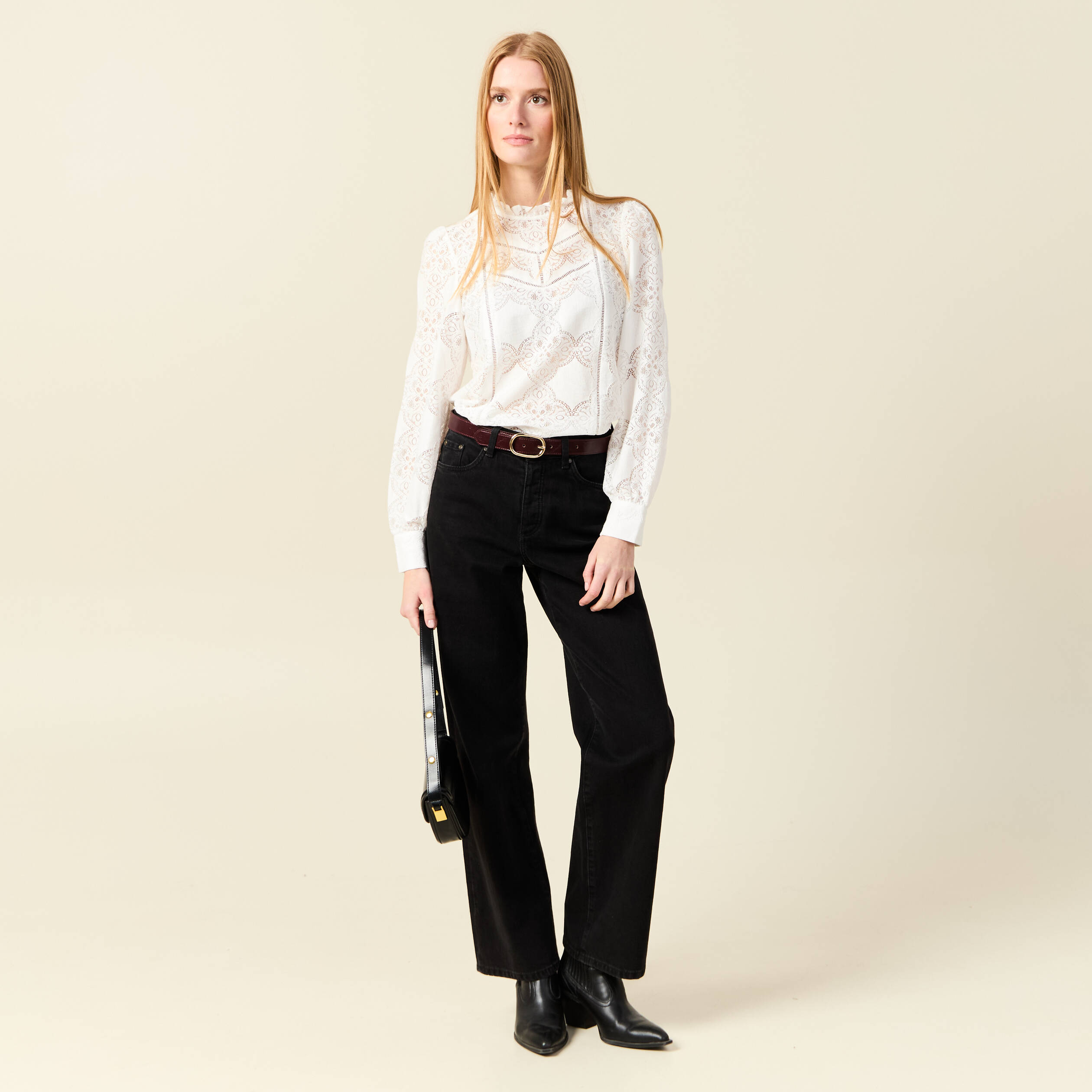 Blouse cintr&eacute;e dentelle manches longues ecru femme