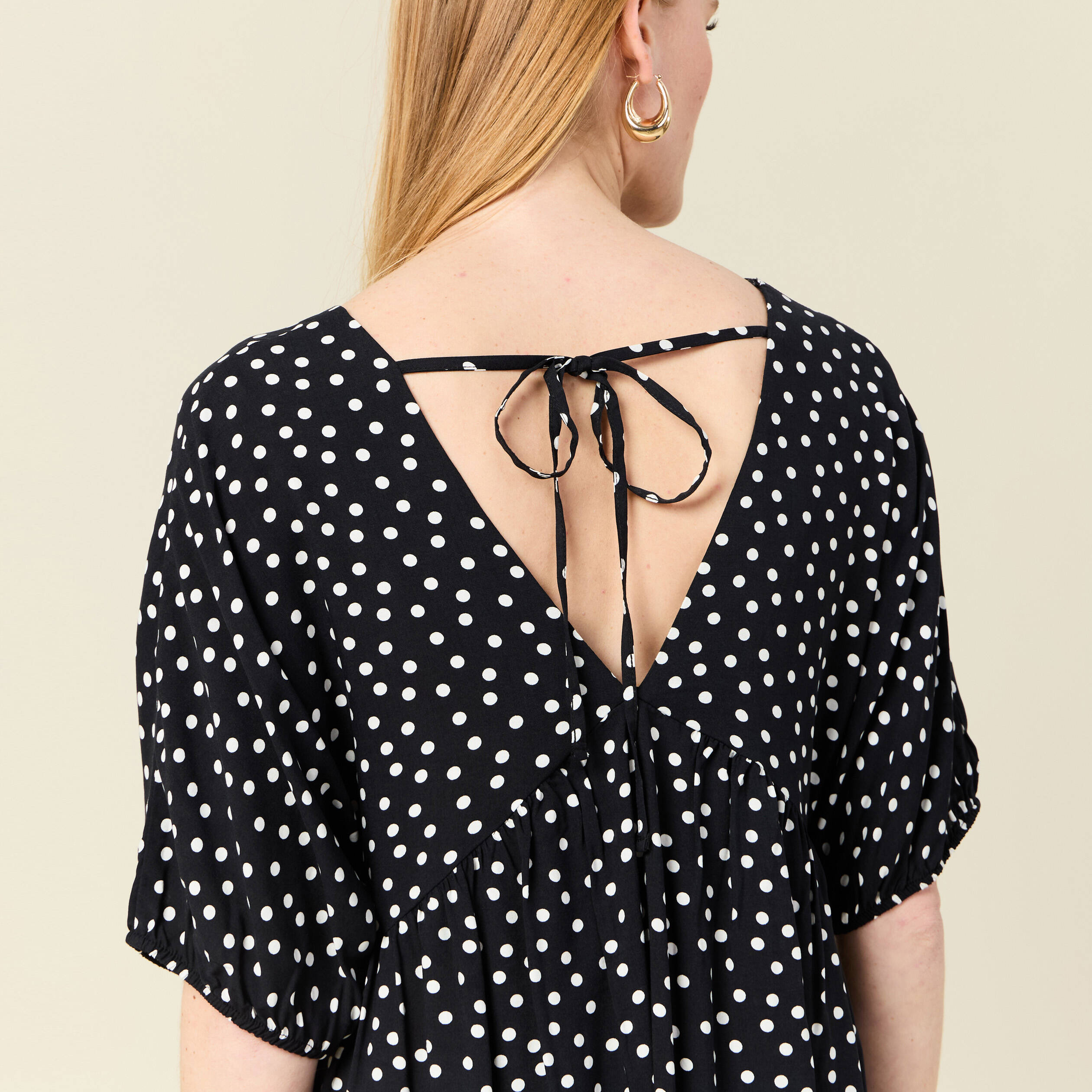 robe evasee fluide col en v noir femme Robe évasée fluide col en V noir femme