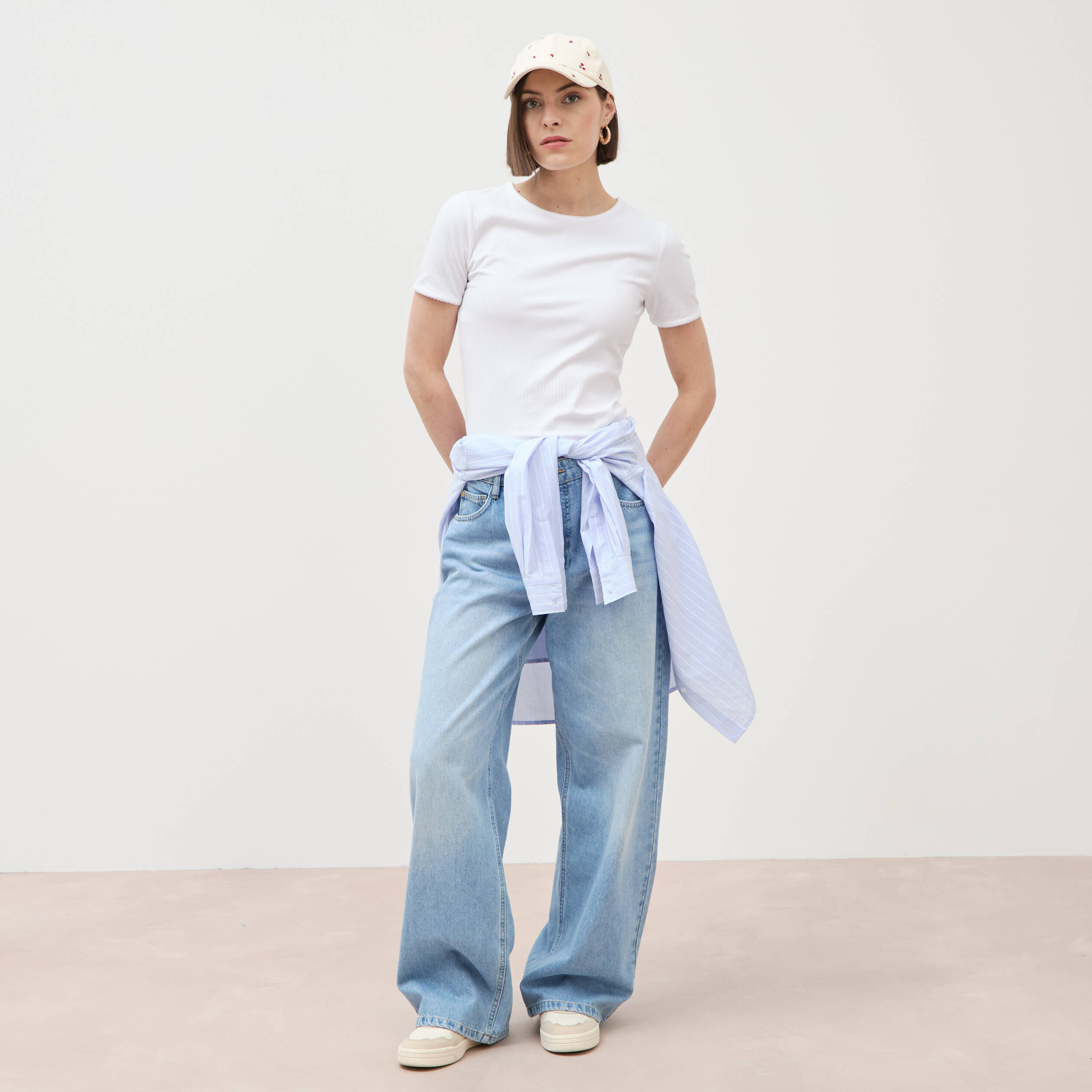 Jeans loose taille standard en coton denim bleach femme