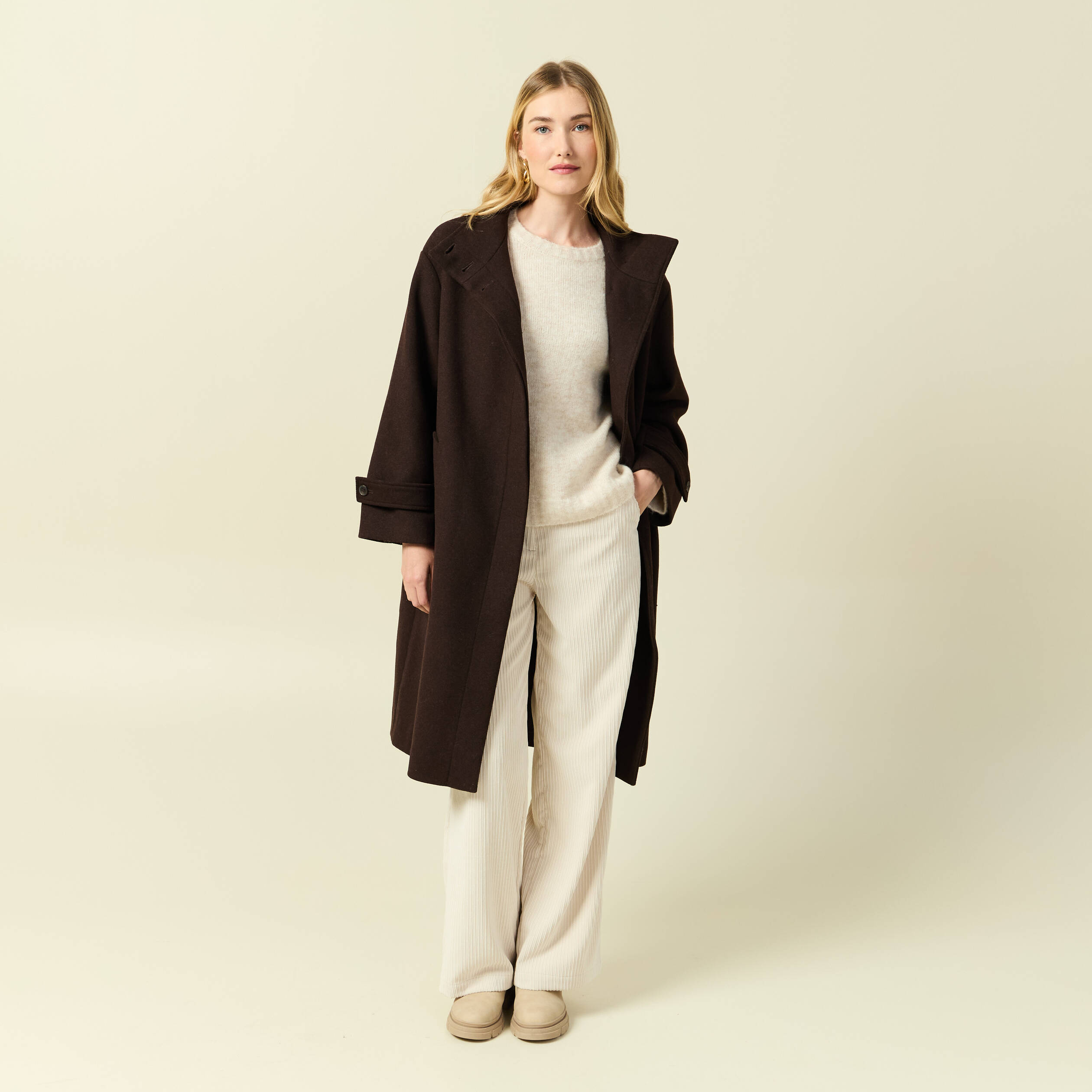 Manteau droit long col montant marron fonc&eacute; femme