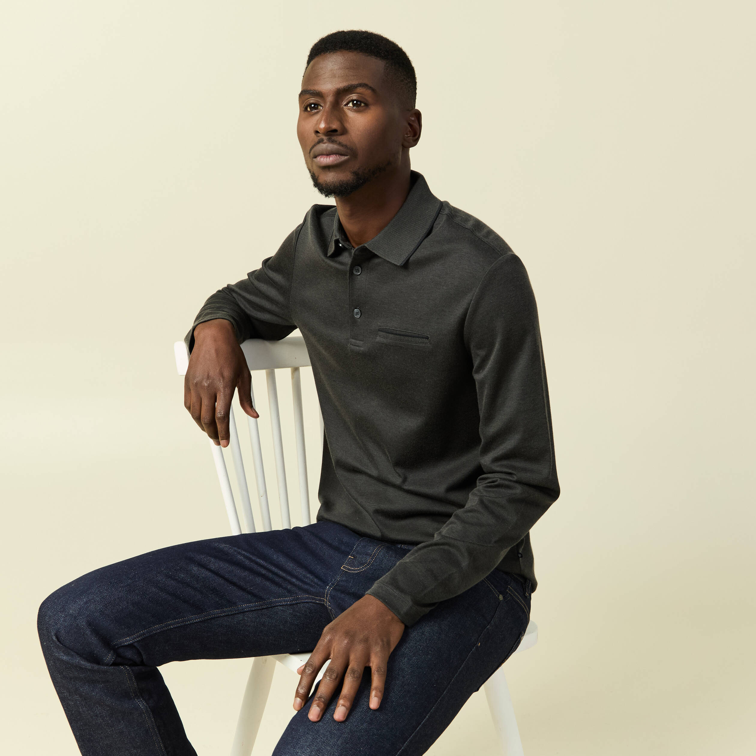 Polo cintr&eacute; manches longues noir homme
