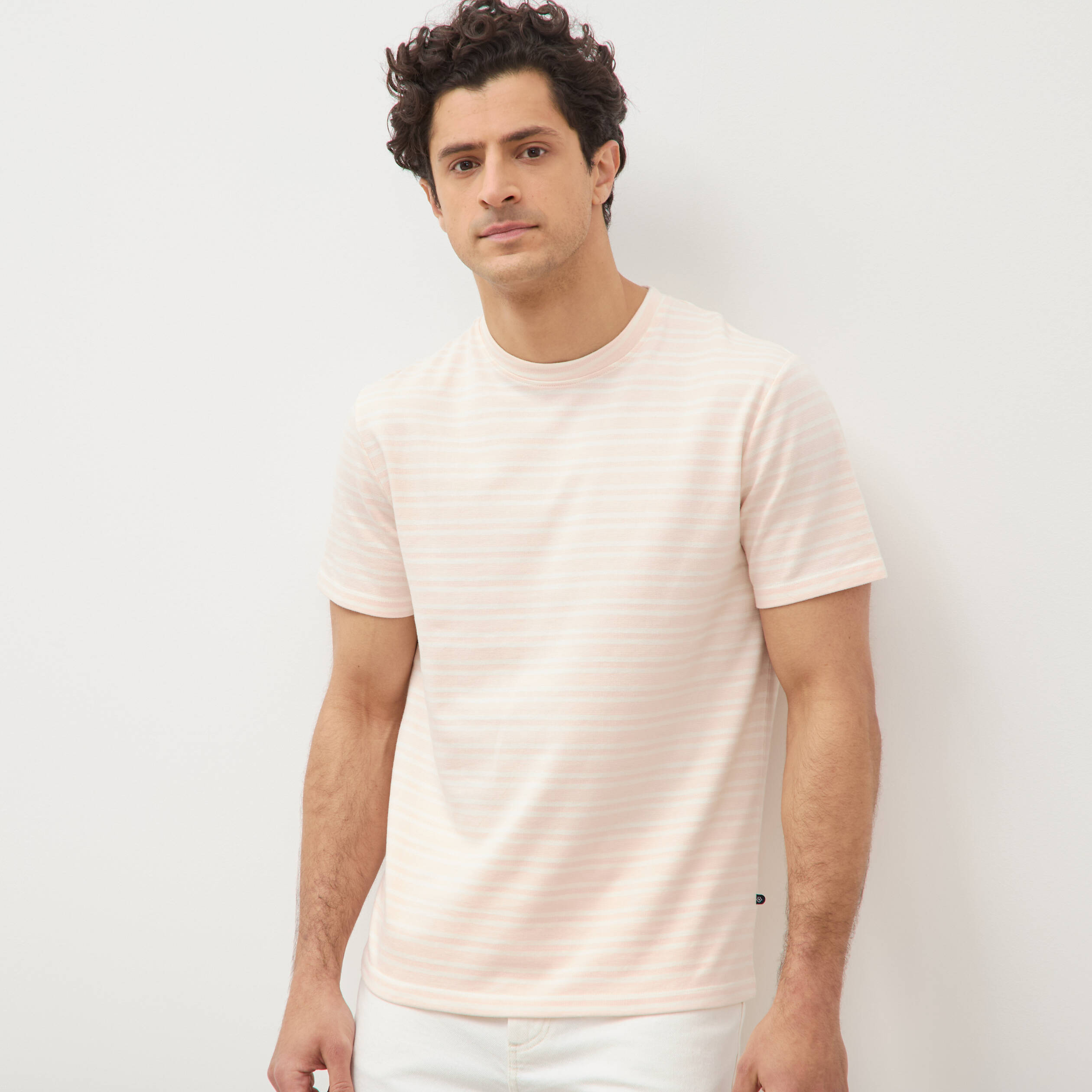 T-shirt ray&eacute; col rond manches courtes rose poudr&eacute;e homme