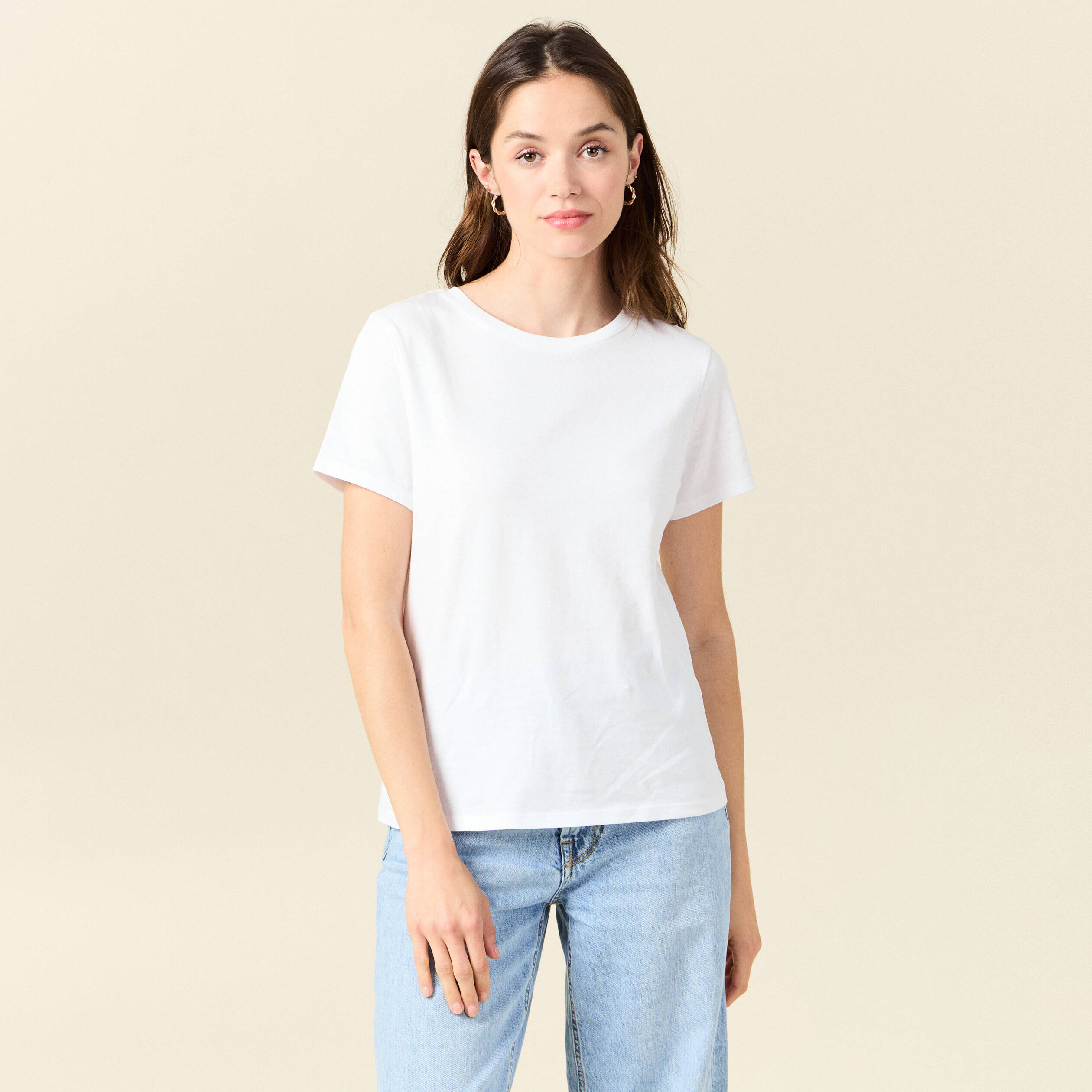 T-shirt cintr&eacute; col rond manches courtes blanc femme