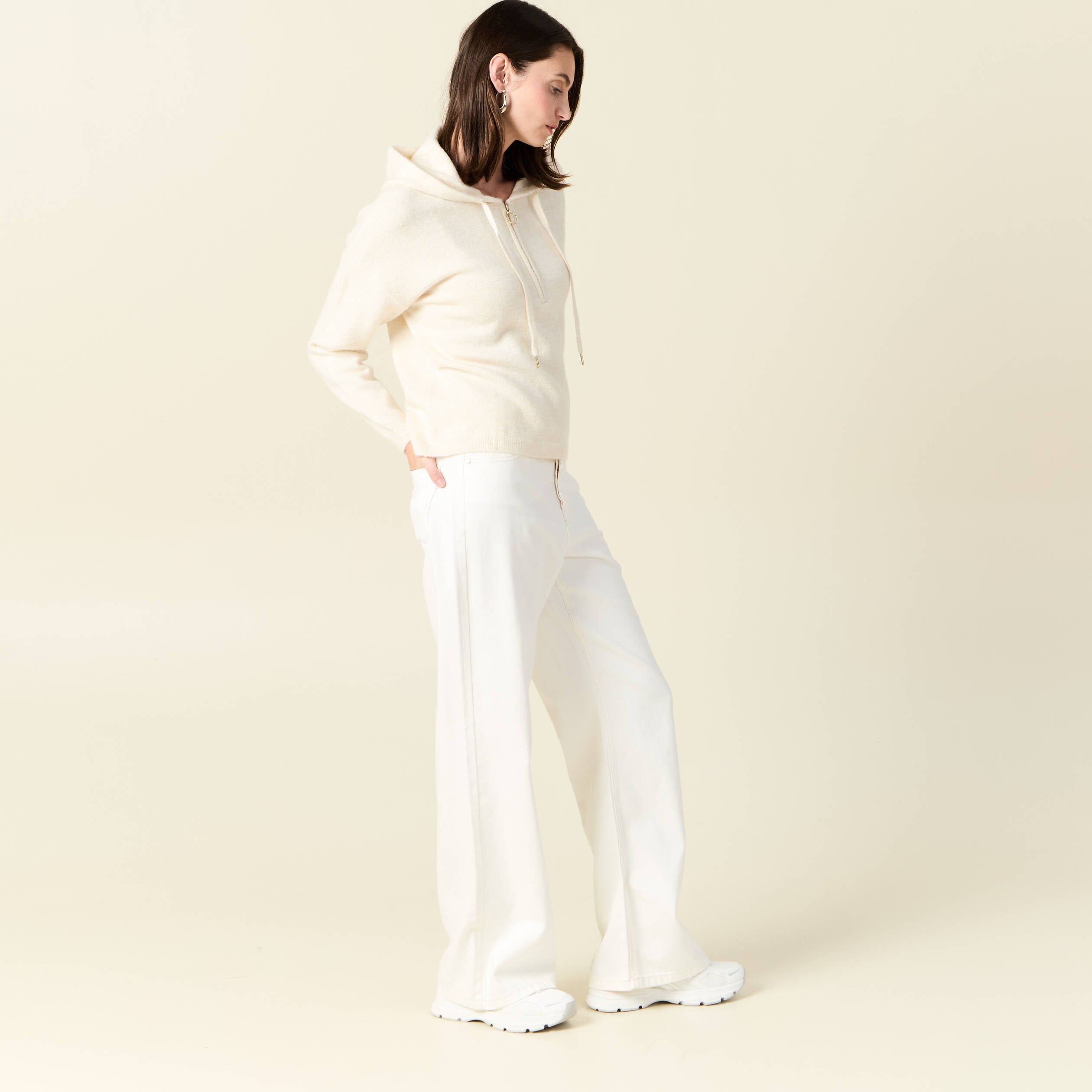 Pull &agrave; capuche zipp&eacute; creme femme