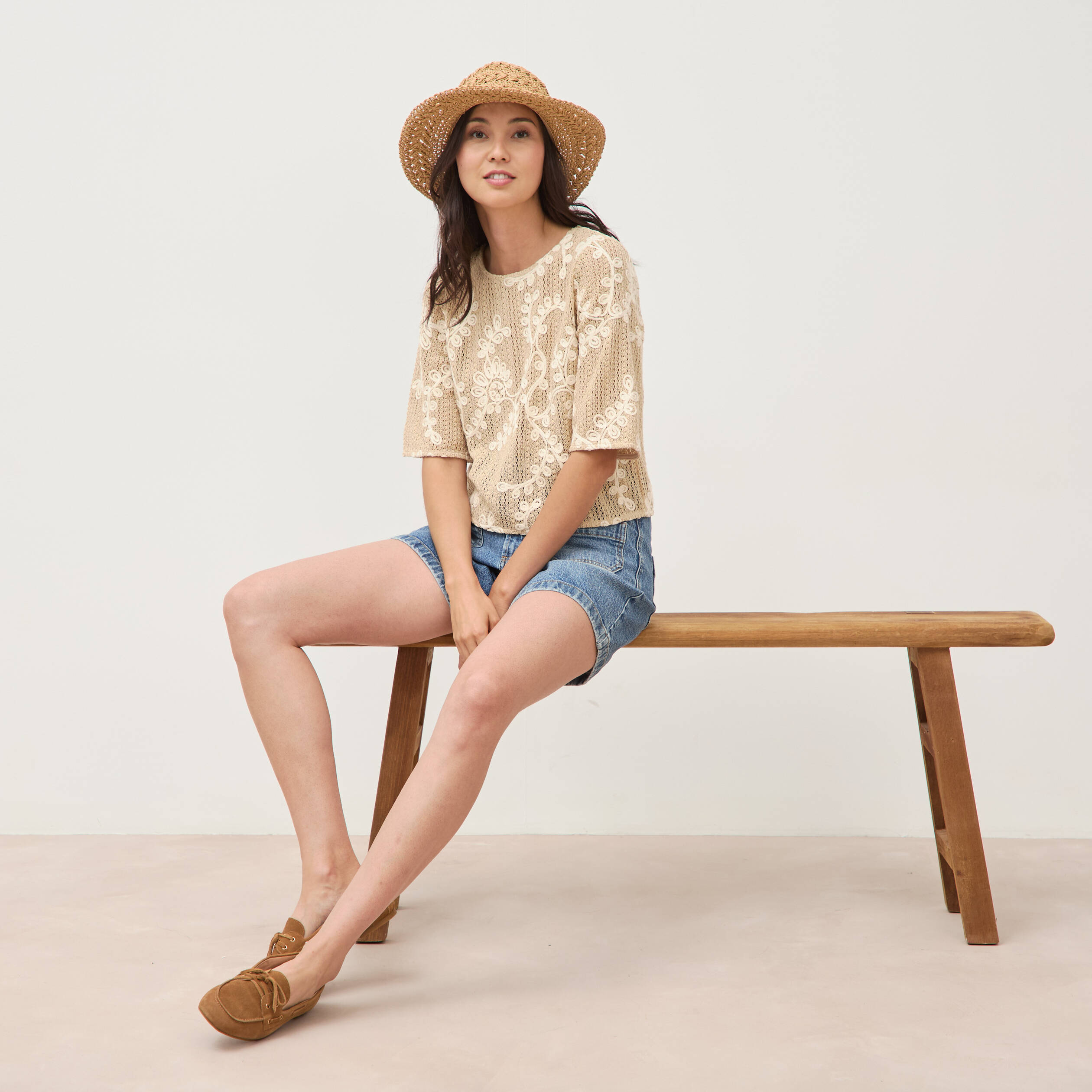 T-shirt brod&eacute; col rond manches 3/4 beige femme
