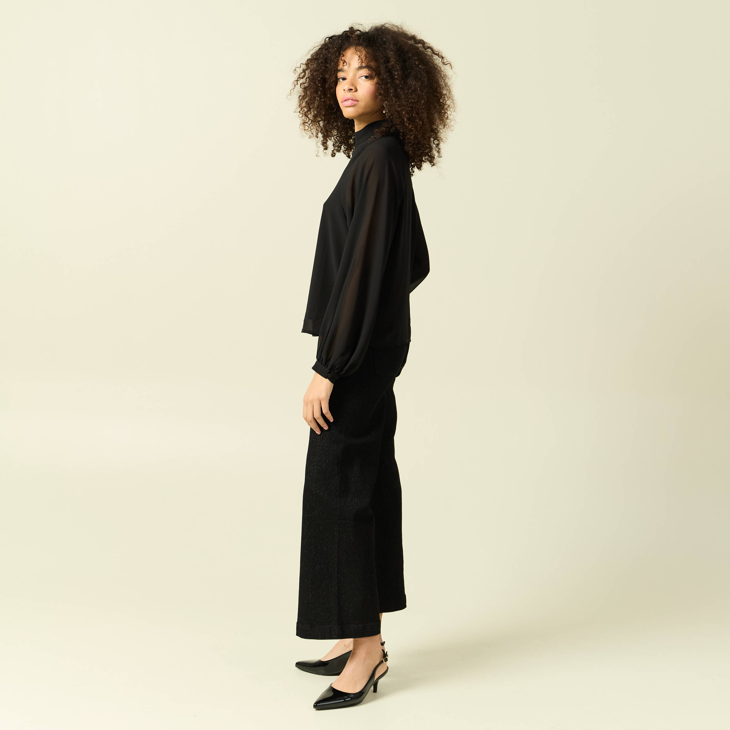 Blouse oversize col montant doubl&eacute;e noir femme