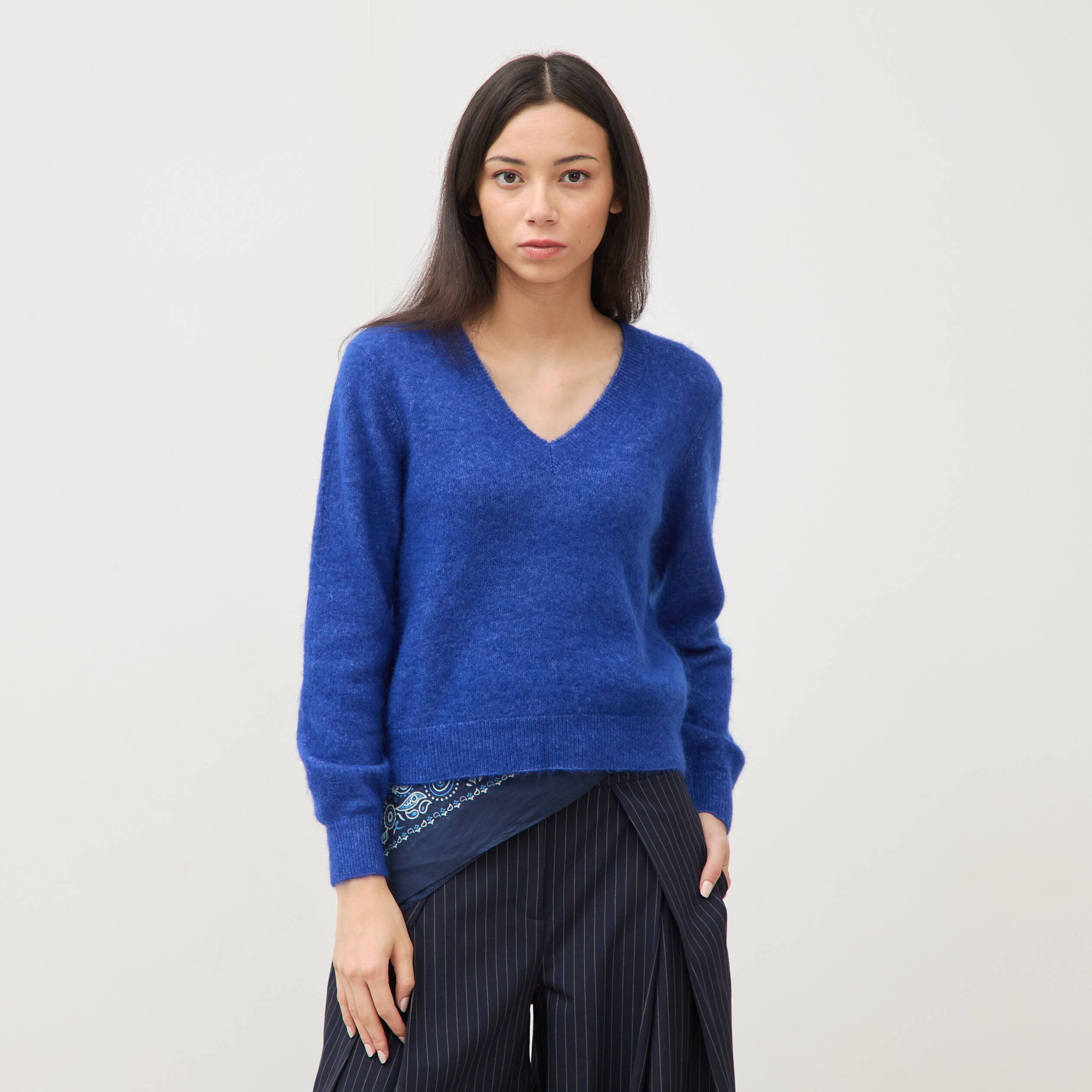 Pull droit col v manches longues bleu electrique femme