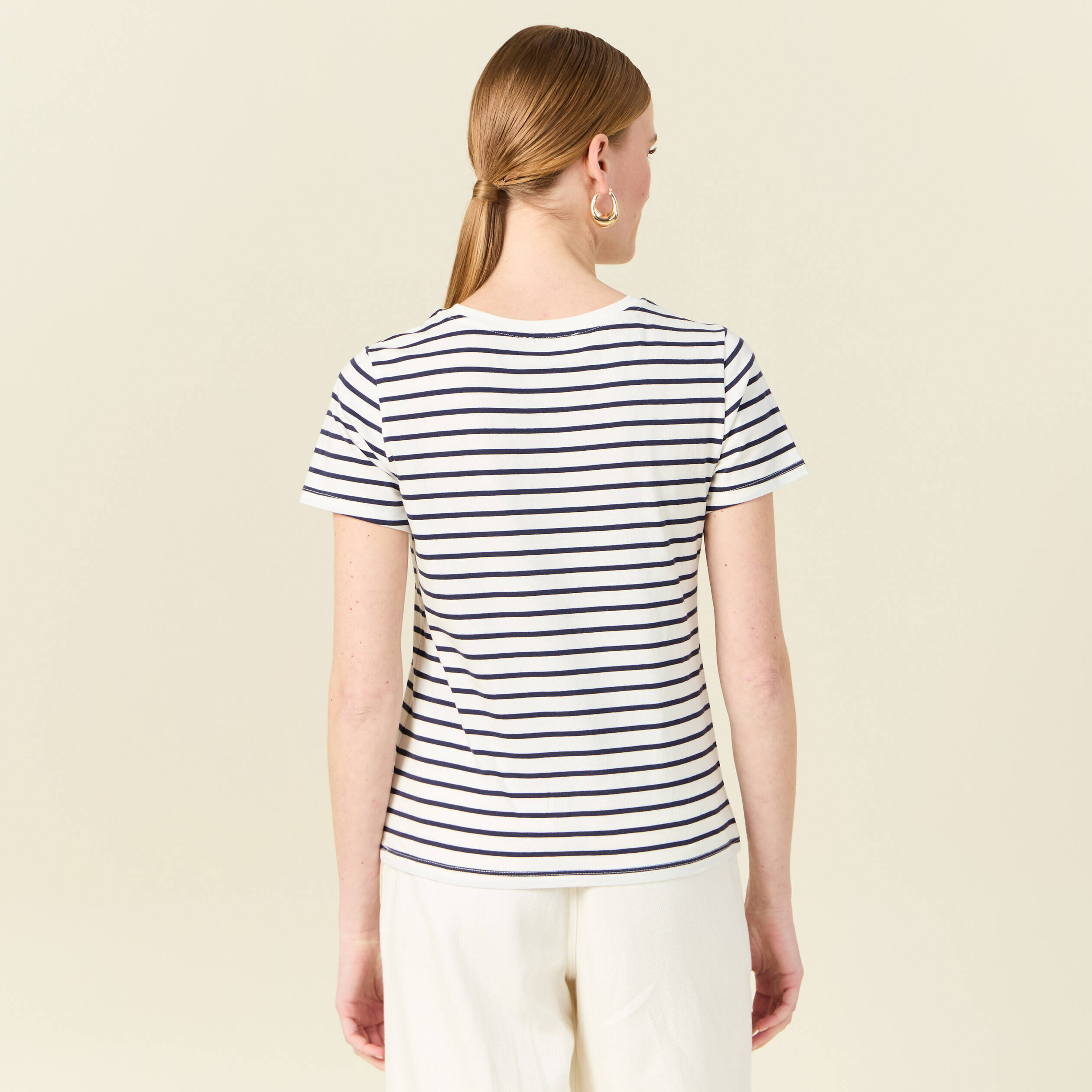 T-shirt cintr&eacute; col rond manches courtes ecru femme