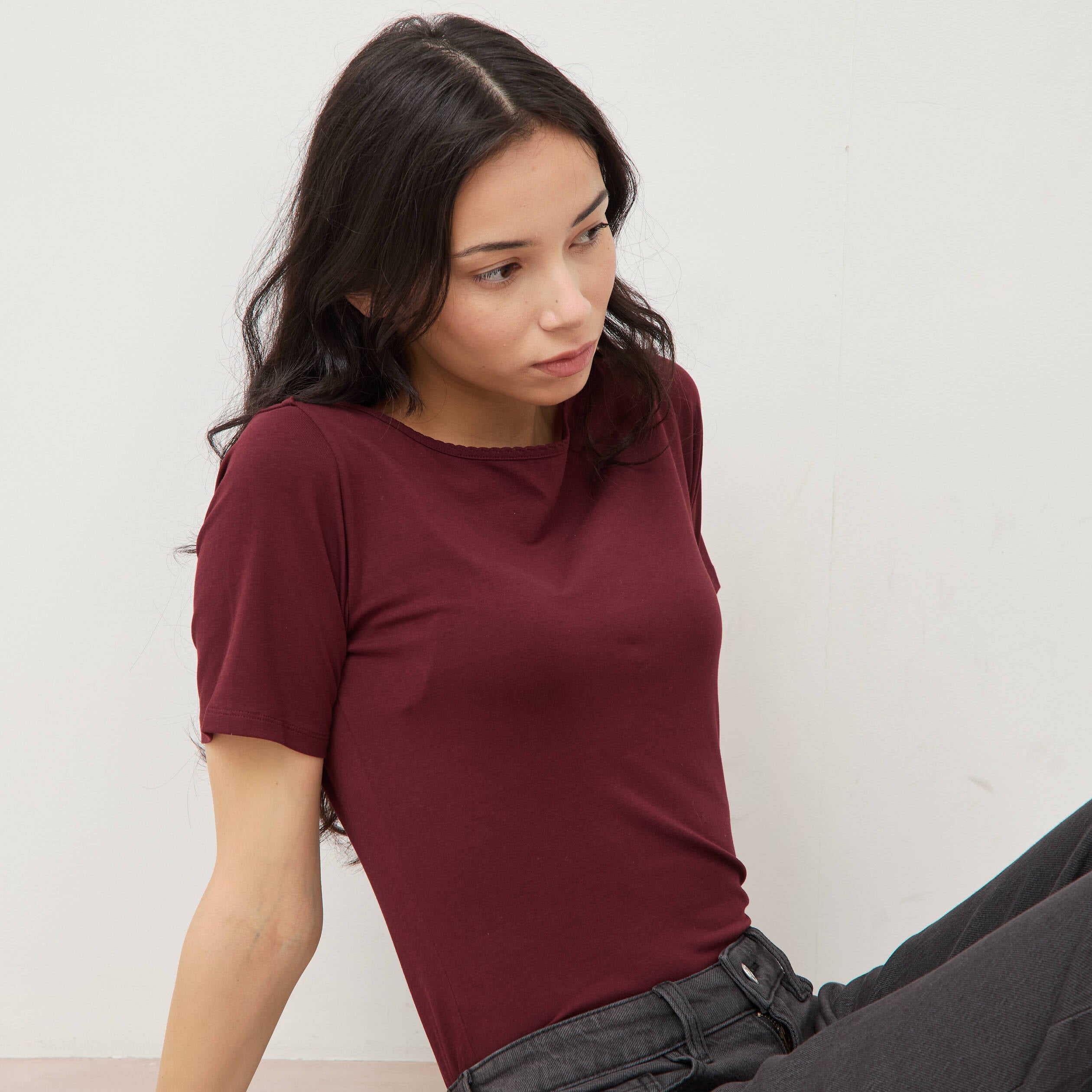 T-shirt ajust&eacute; manches courtes bordeaux femme