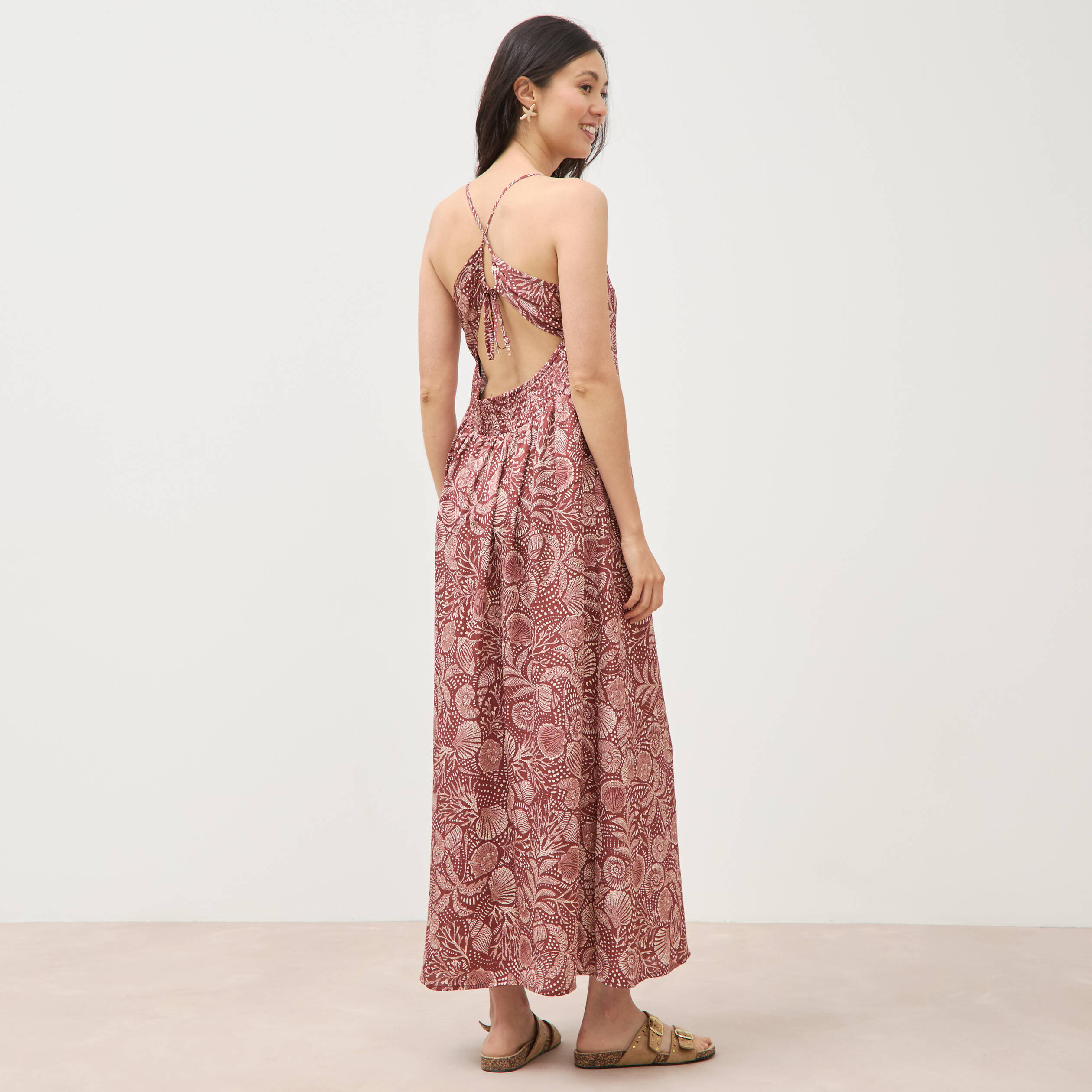 Robe bretelle satin&eacute;e col v marron chocolat femme