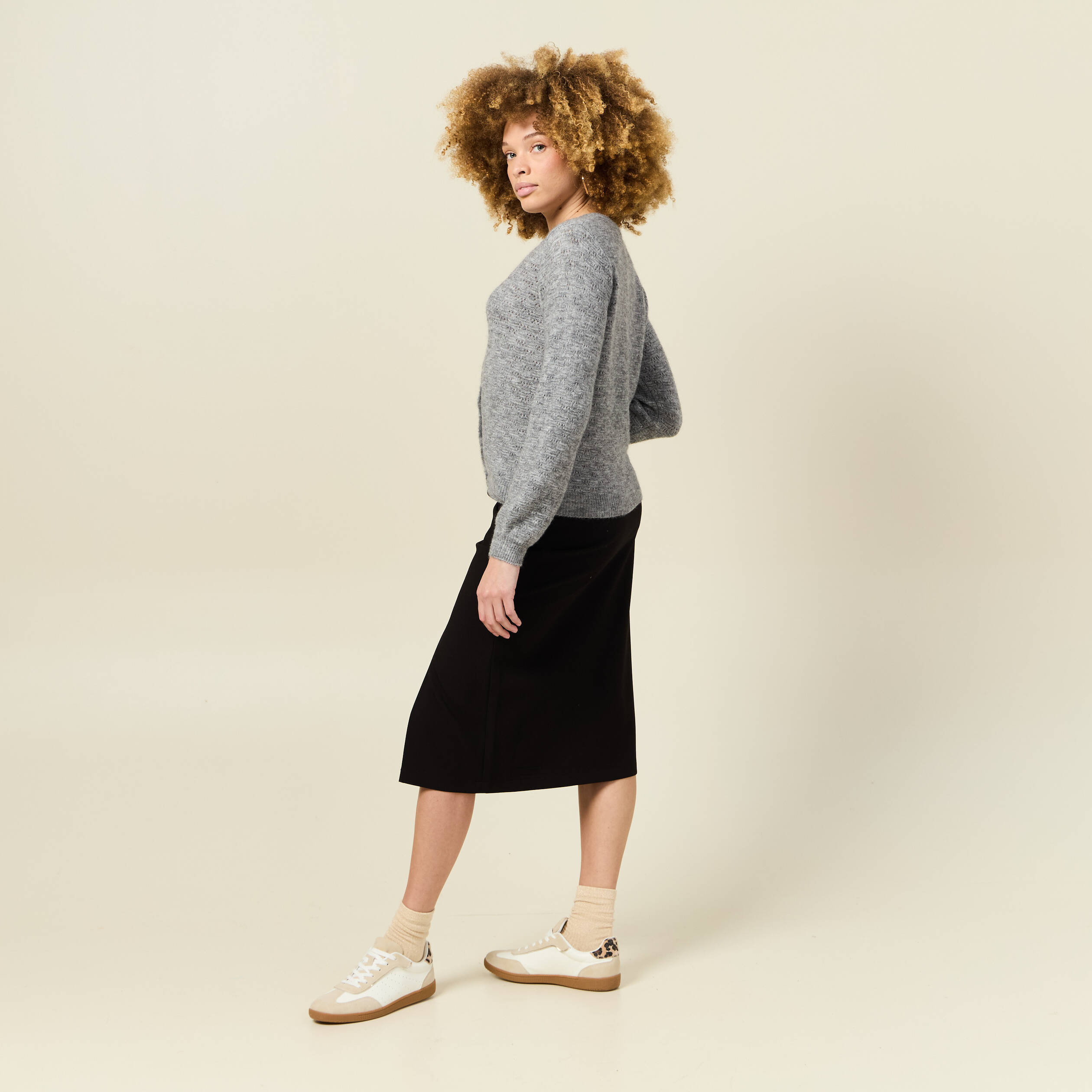 Gilet manches longues ajour&eacute; gris clair femme