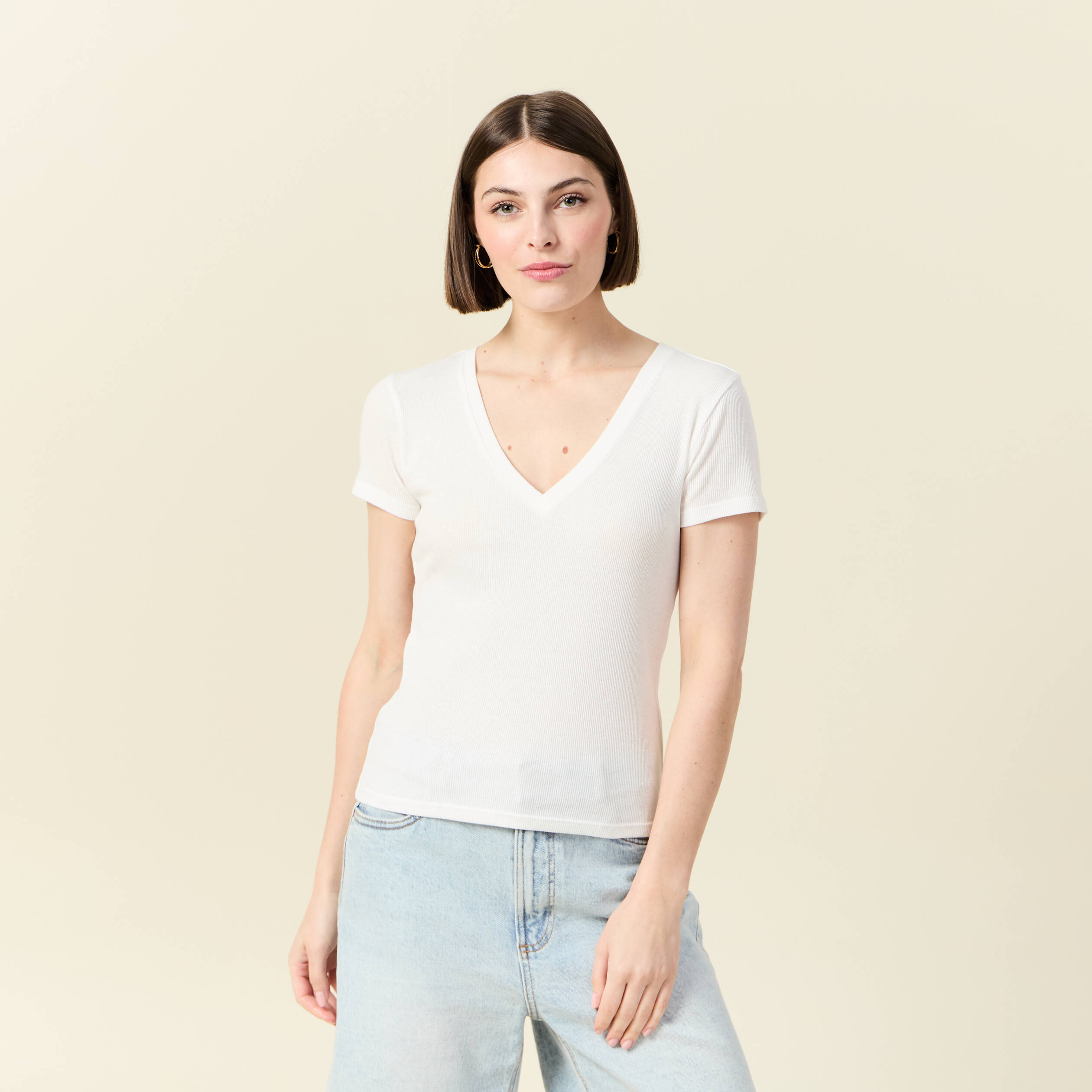 t shirt ajuste col v manches courtes ecru femme T-shirt ajusté col V manches courtes ecru femme