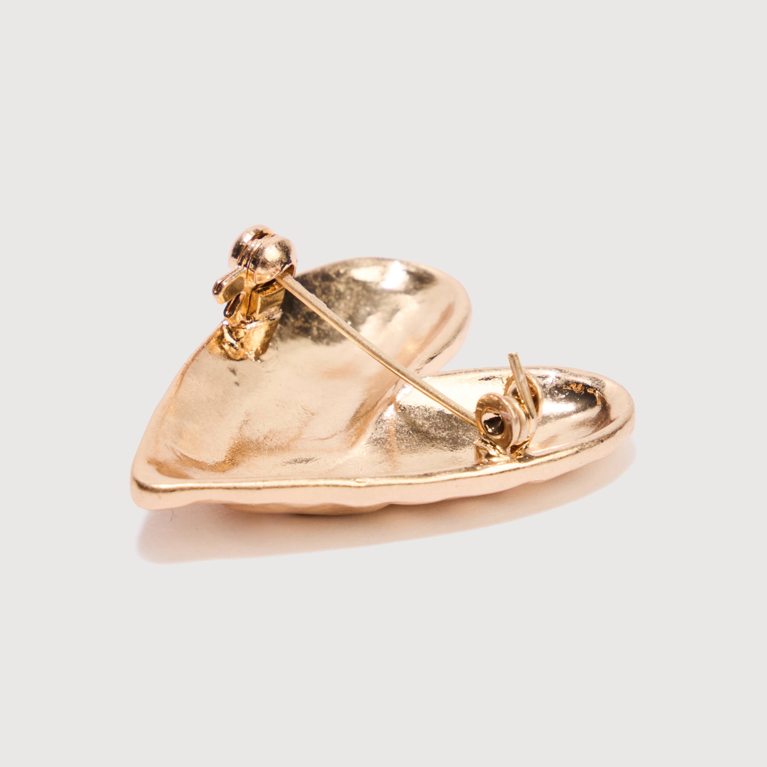 Broche couleur or femme